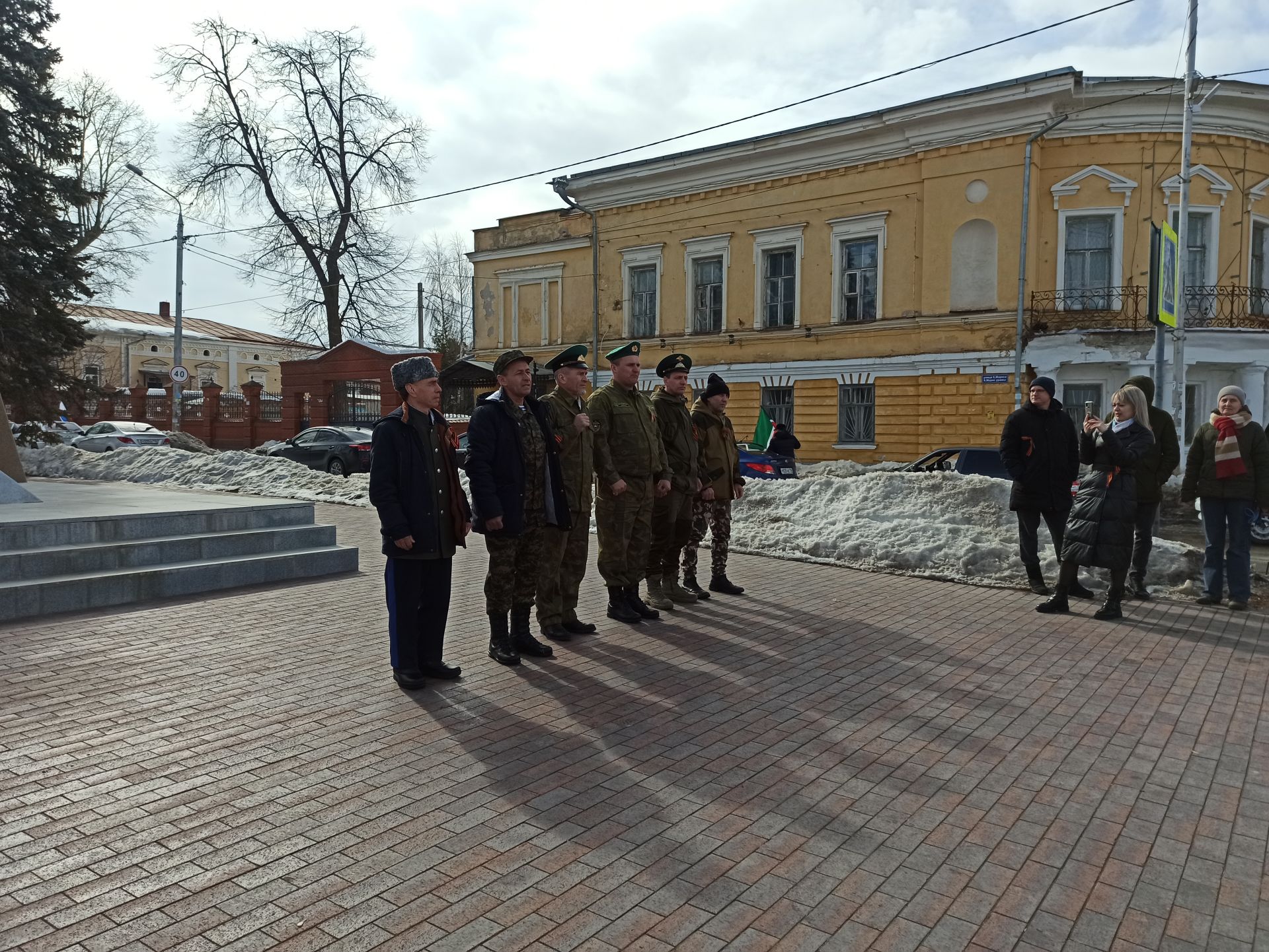 В Чистополе состоялся автопробег в поддержку российских военных (фоторепортаж)