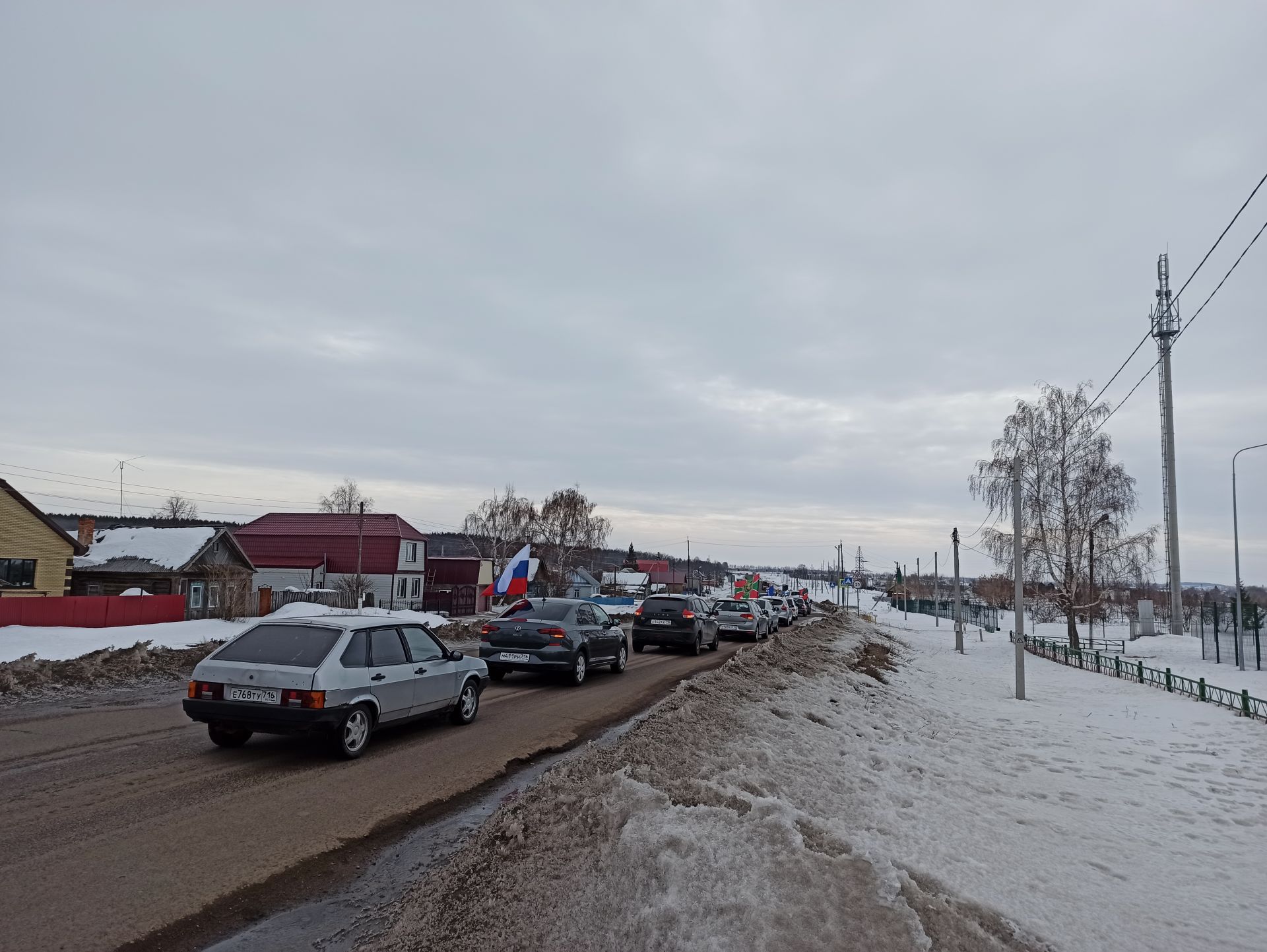 В Чистополе состоялся автопробег в поддержку российских военных (фоторепортаж)