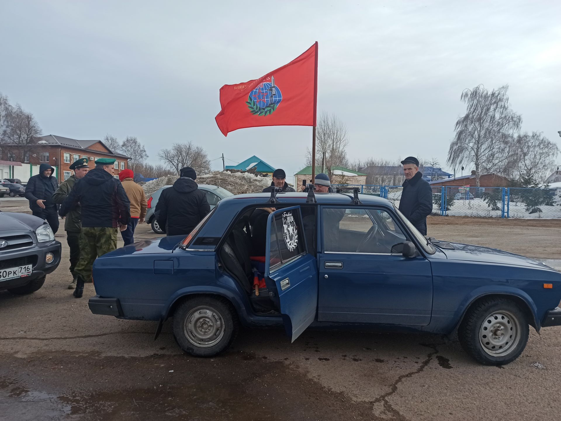 В Чистополе состоялся автопробег в поддержку российских военных (фоторепортаж)