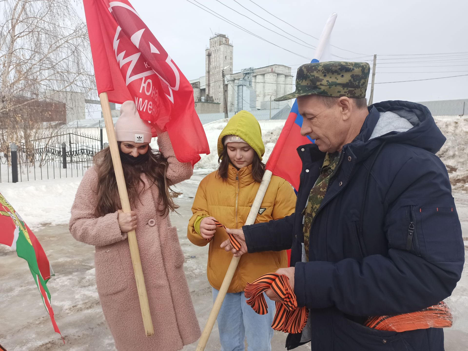 В Чистополе состоялся автопробег в поддержку российских военных (фоторепортаж)