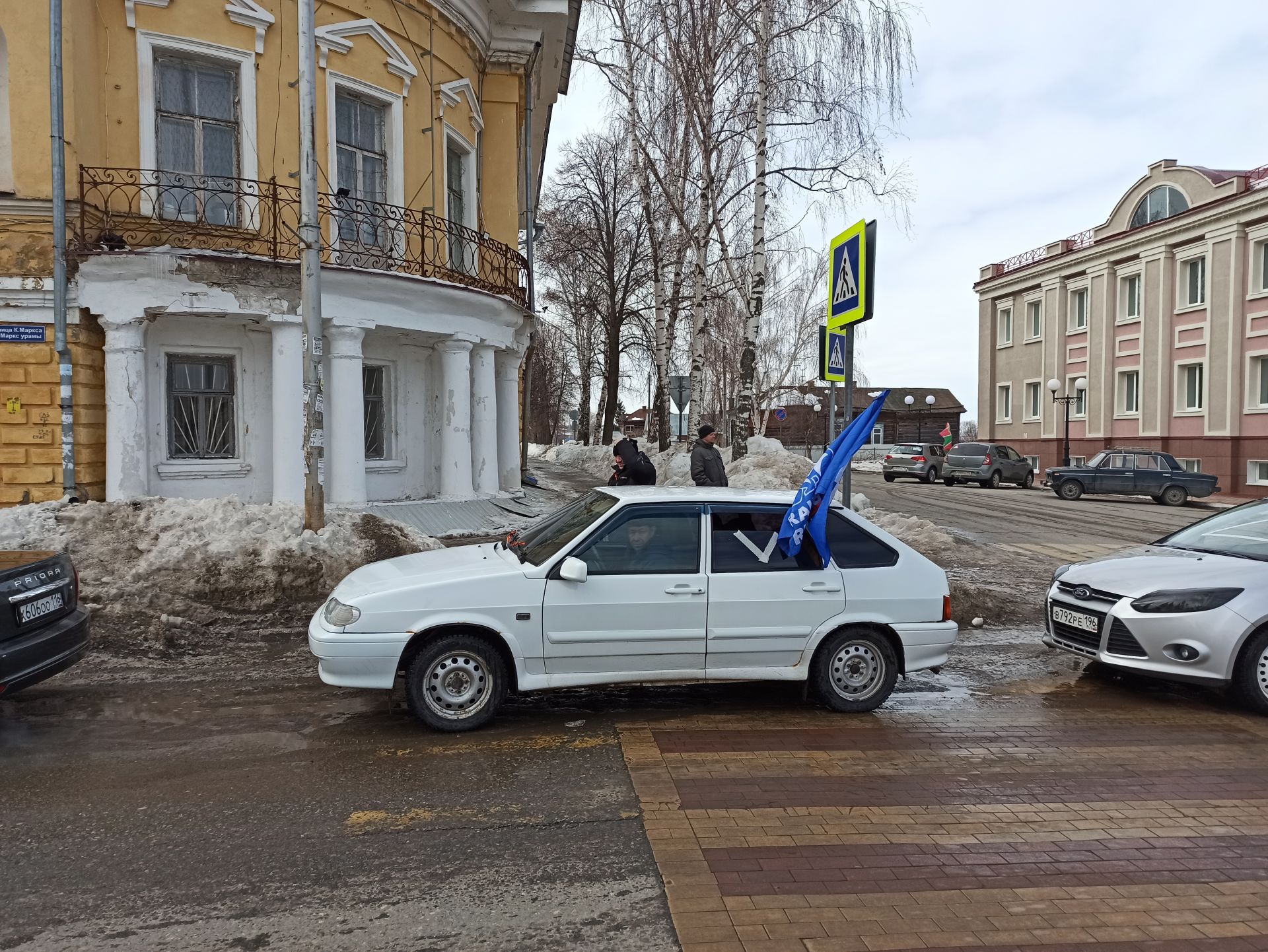 В Чистополе состоялся автопробег в поддержку российских военных (фоторепортаж)