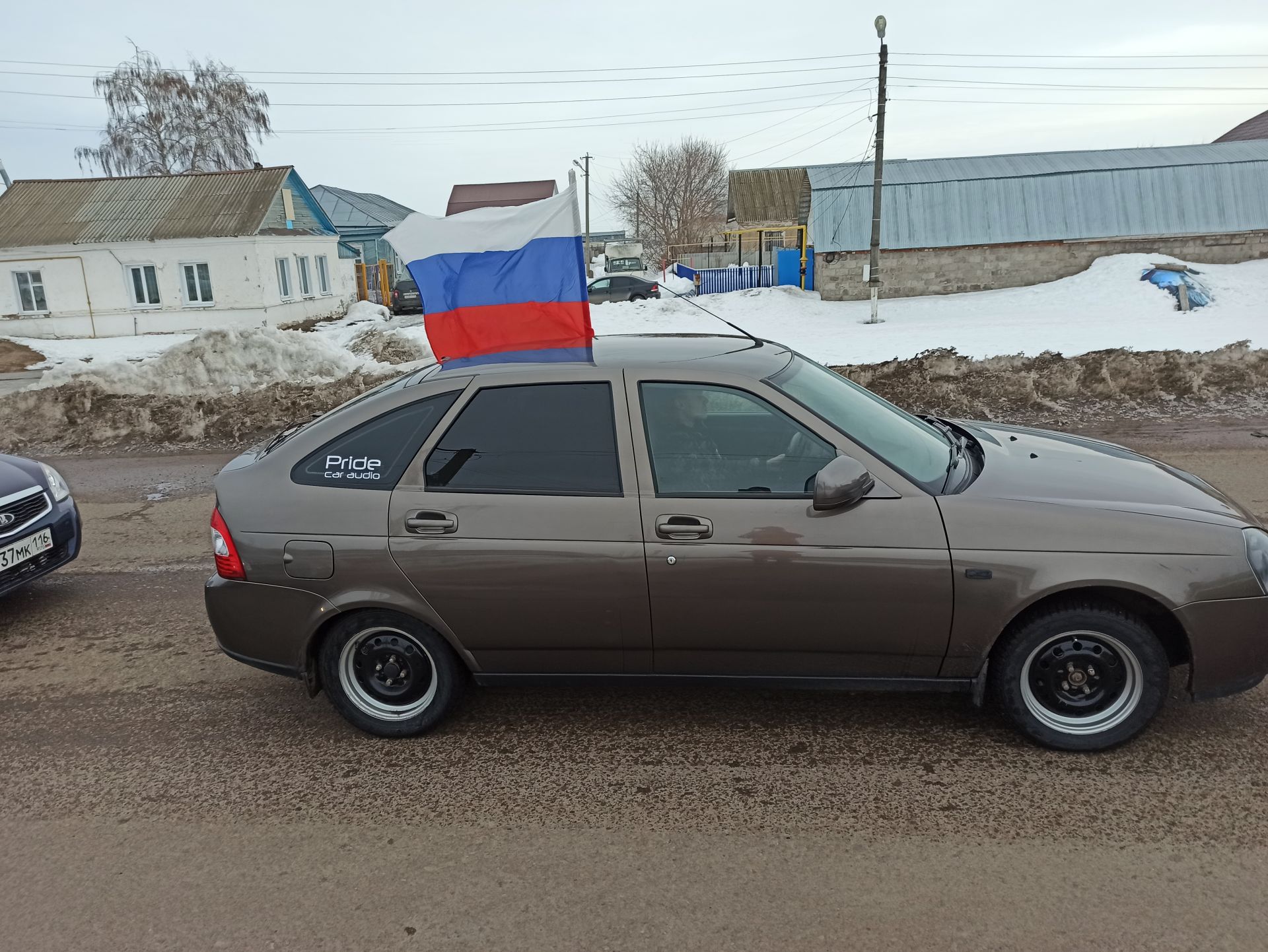 В Чистополе состоялся автопробег в поддержку российских военных (фоторепортаж)