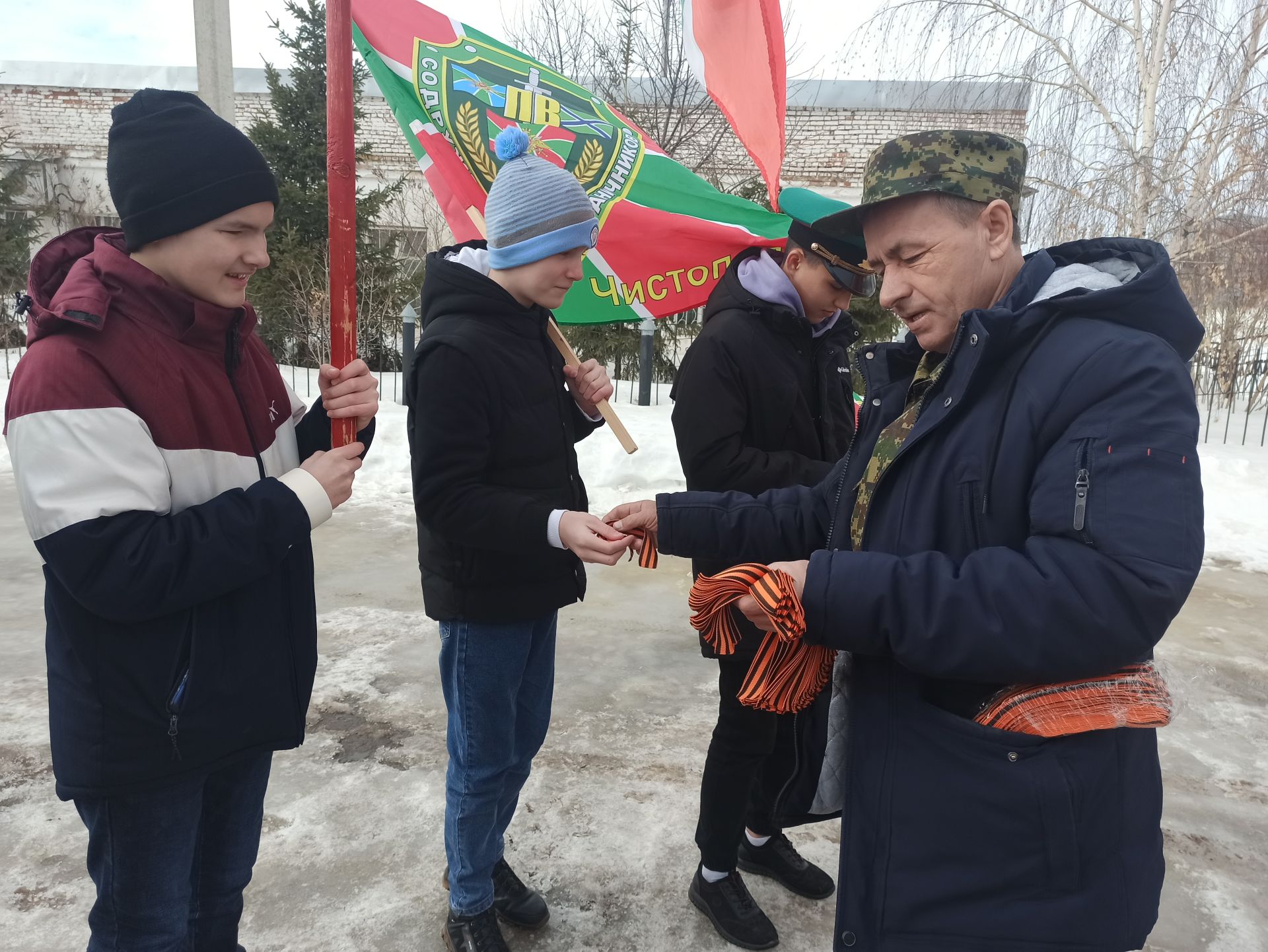 В Чистополе состоялся автопробег в поддержку российских военных (фоторепортаж)