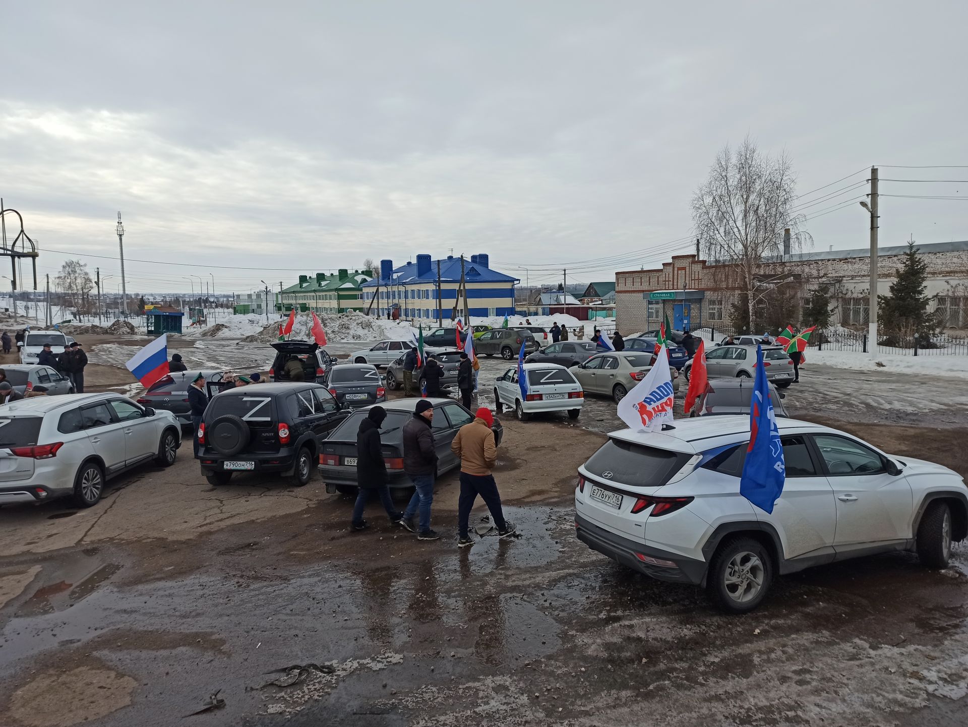 В Чистополе состоялся автопробег в поддержку российских военных (фоторепортаж)