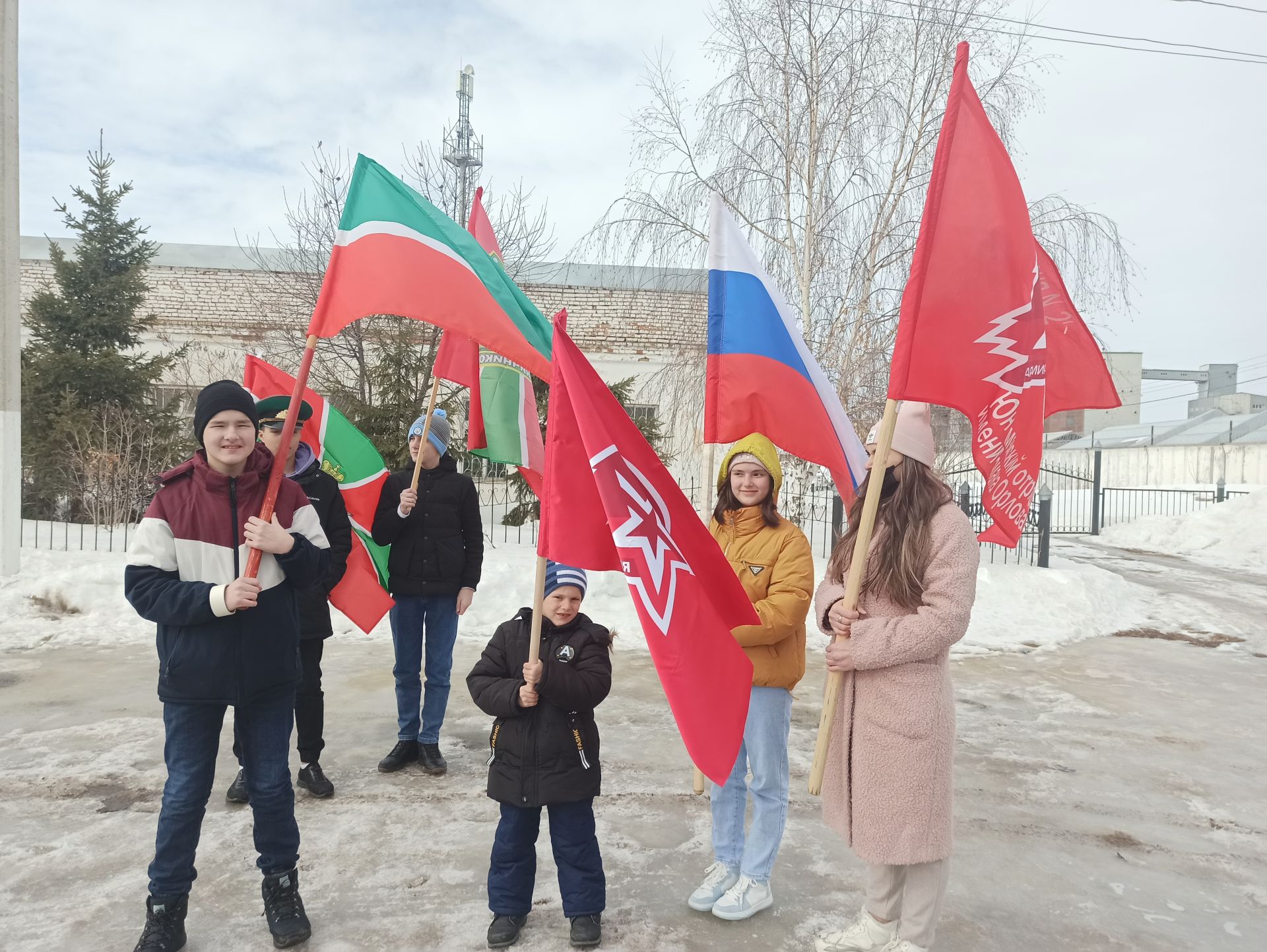 В Чистополе состоялся автопробег в поддержку российских военных (фоторепортаж)