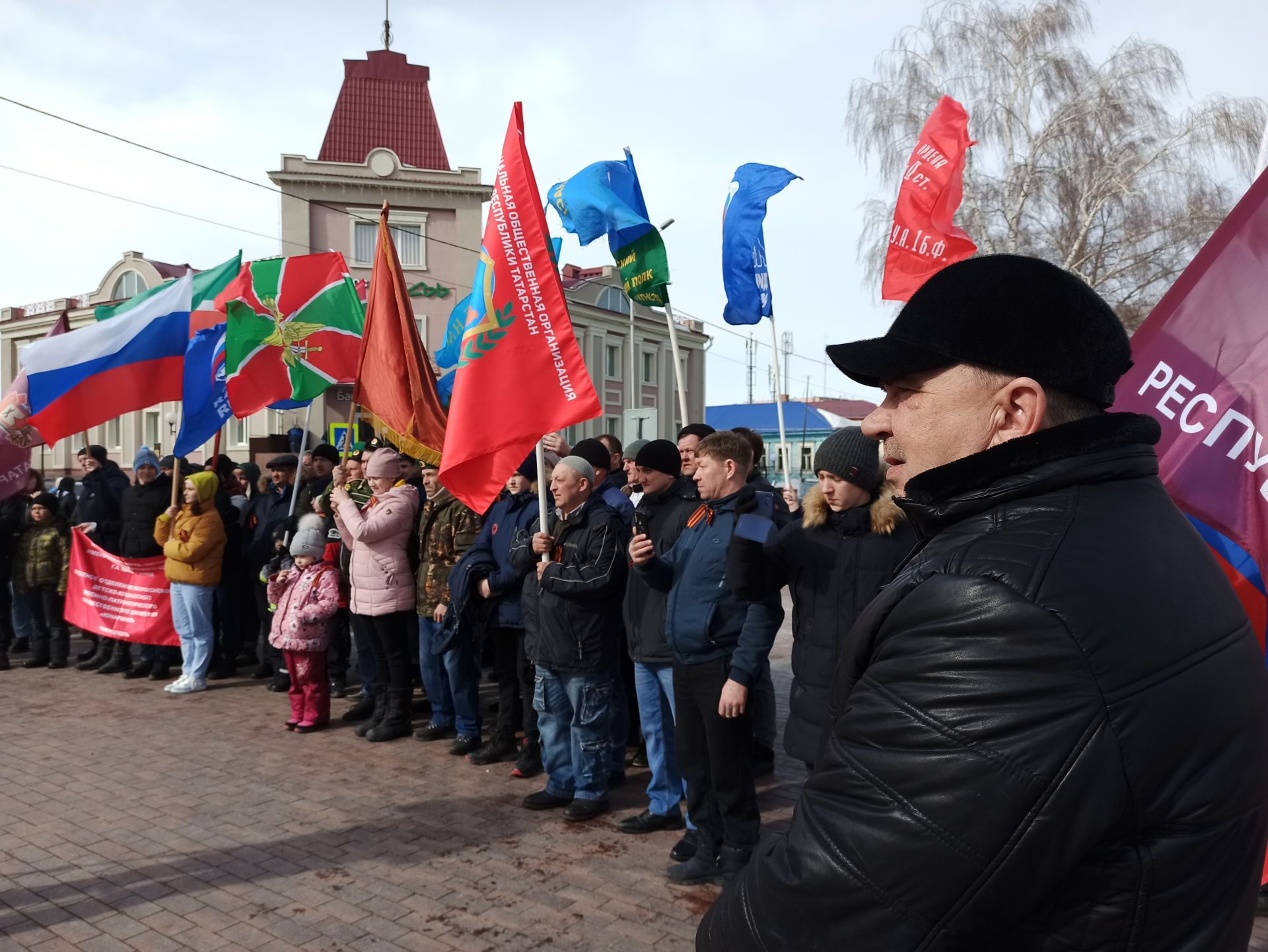 В Чистополе состоялся автопробег в поддержку российских военных (фоторепортаж)