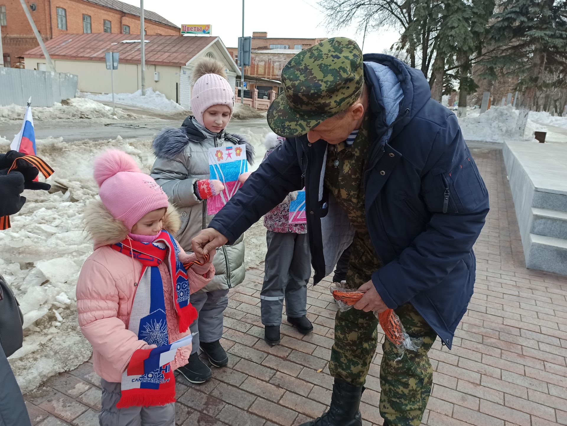 В Чистополе состоялся автопробег в поддержку российских военных (фоторепортаж)