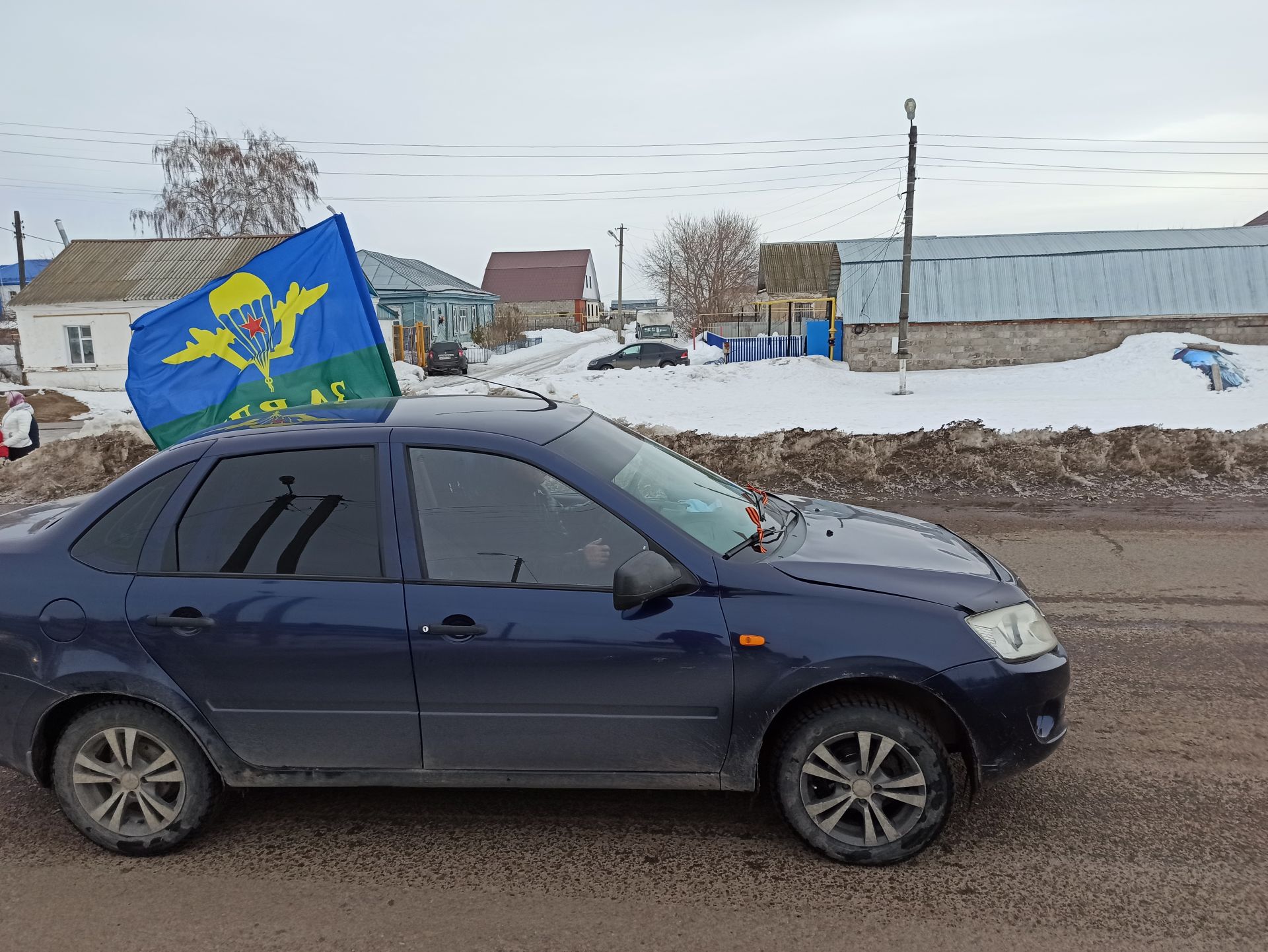 В Чистополе состоялся автопробег в поддержку российских военных (фоторепортаж)