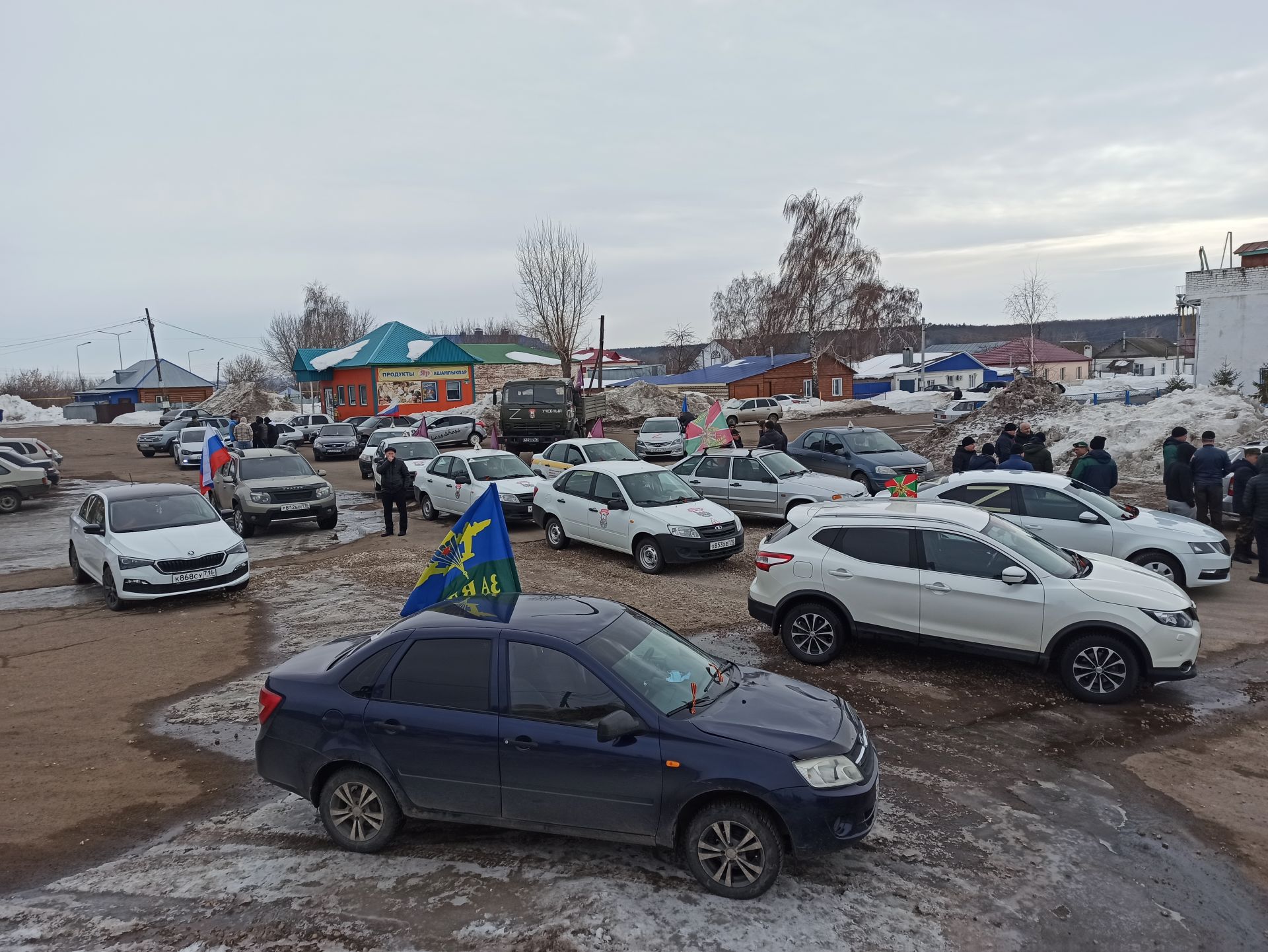 В Чистополе состоялся автопробег в поддержку российских военных (фоторепортаж)