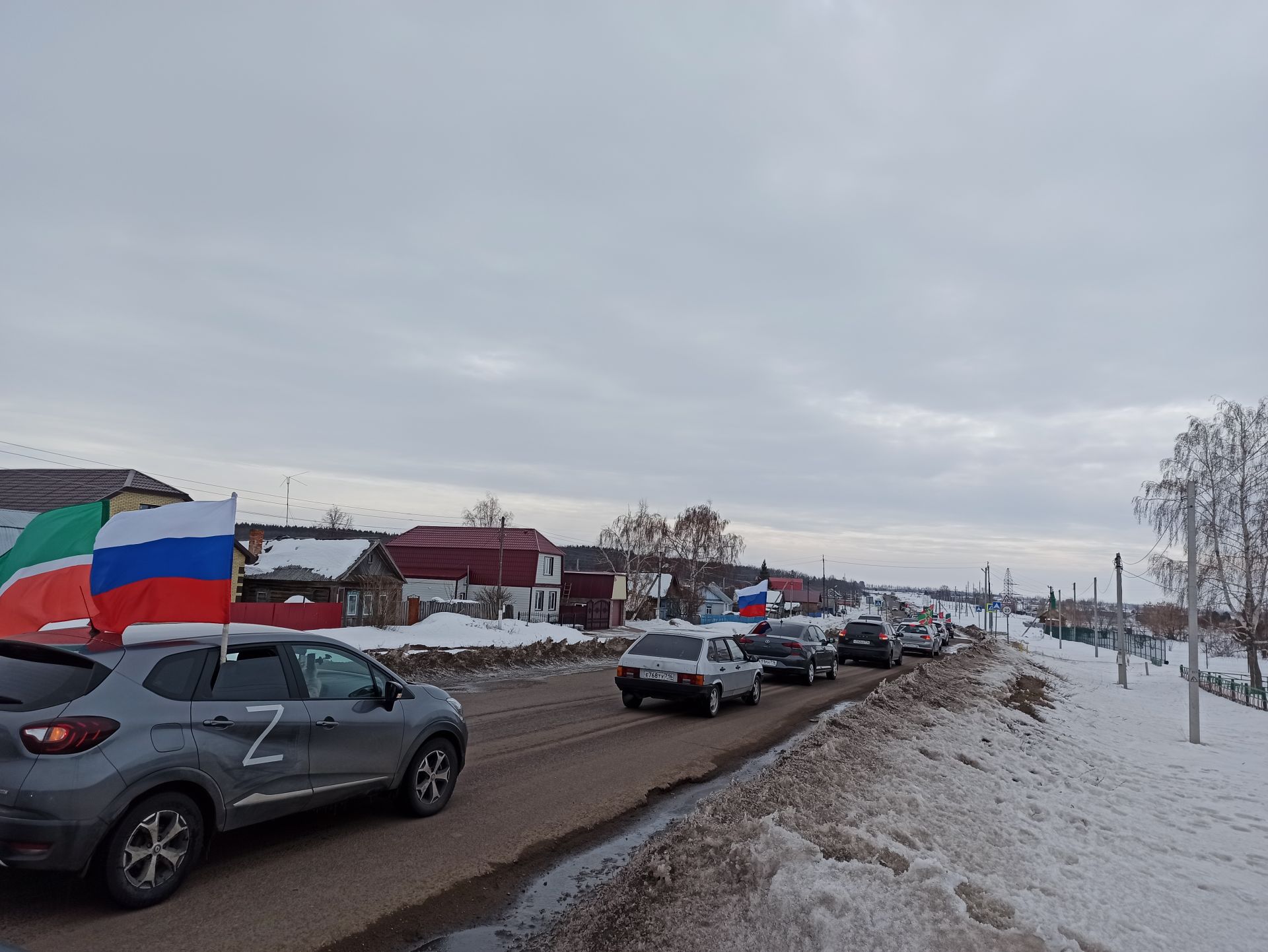 В Чистополе состоялся автопробег в поддержку российских военных (фоторепортаж)