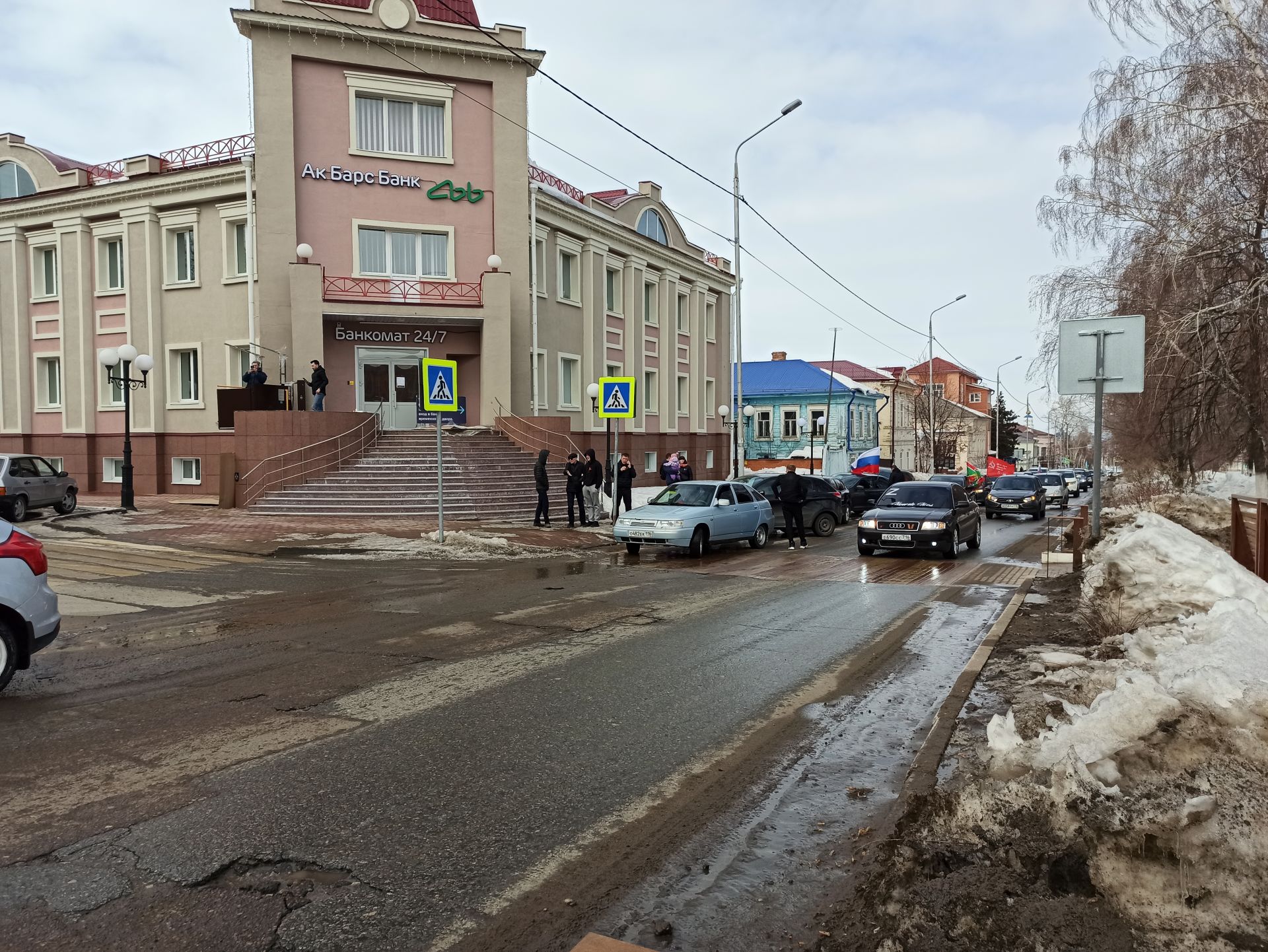 В Чистополе состоялся автопробег в поддержку российских военных (фоторепортаж)