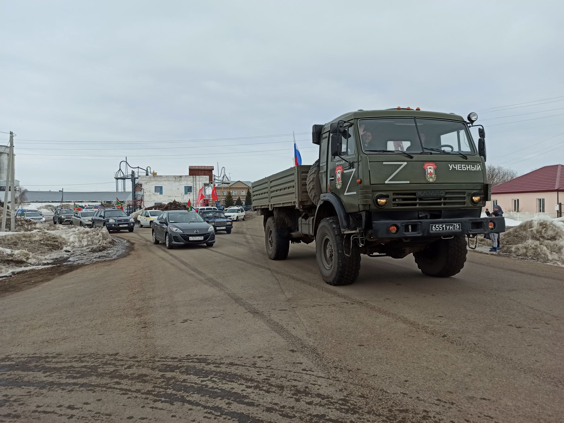 В Чистополе состоялся автопробег в поддержку российских военных (фоторепортаж)