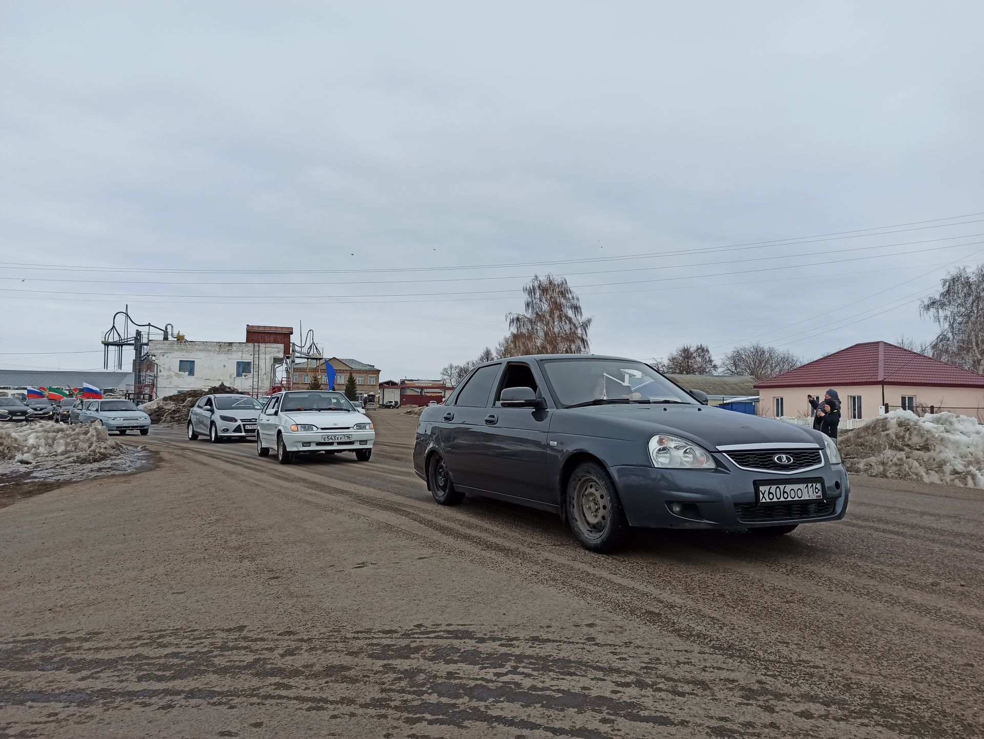 В Чистополе состоялся автопробег в поддержку российских военных (фоторепортаж)