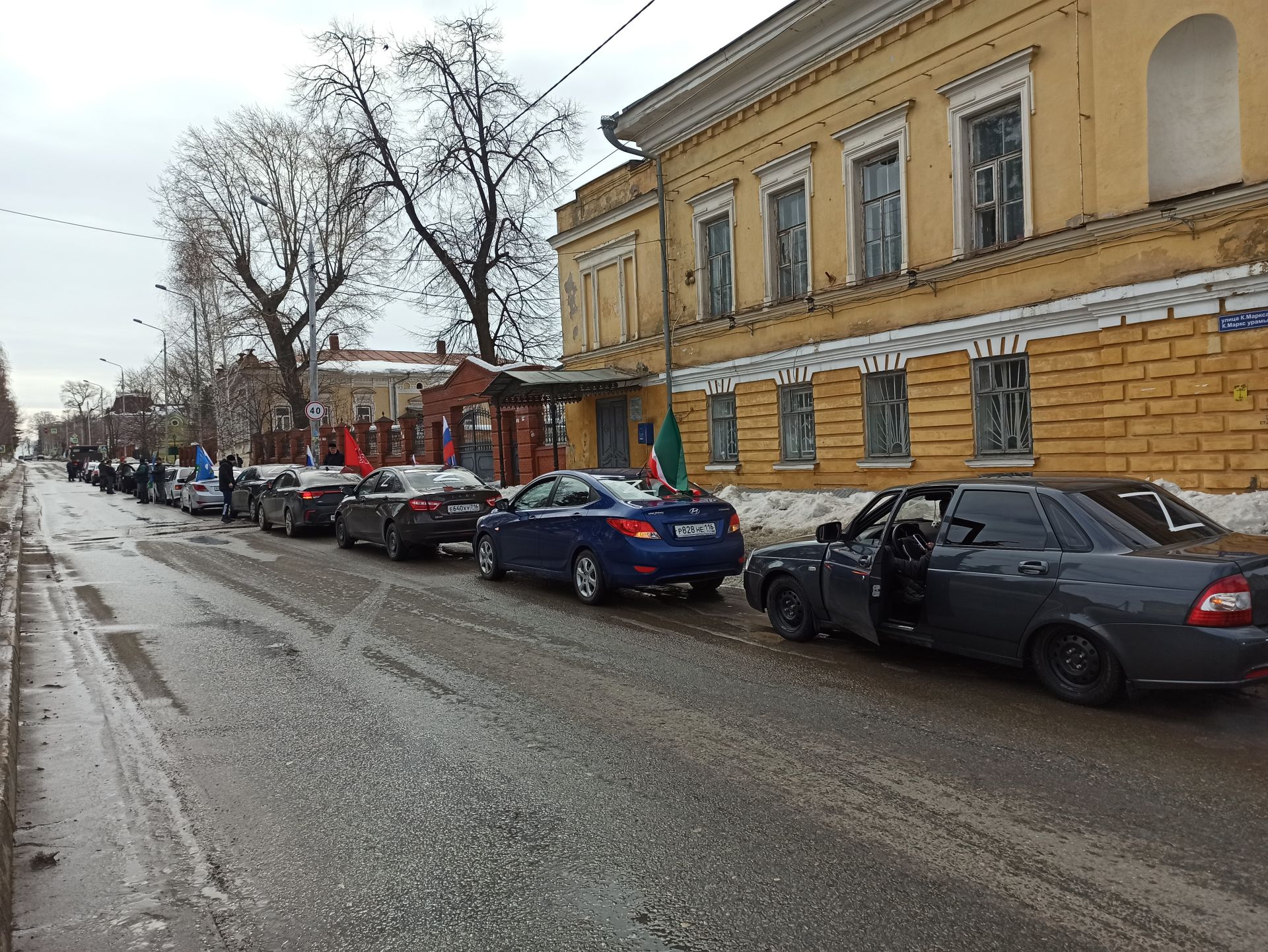 В Чистополе состоялся автопробег в поддержку российских военных (фоторепортаж)