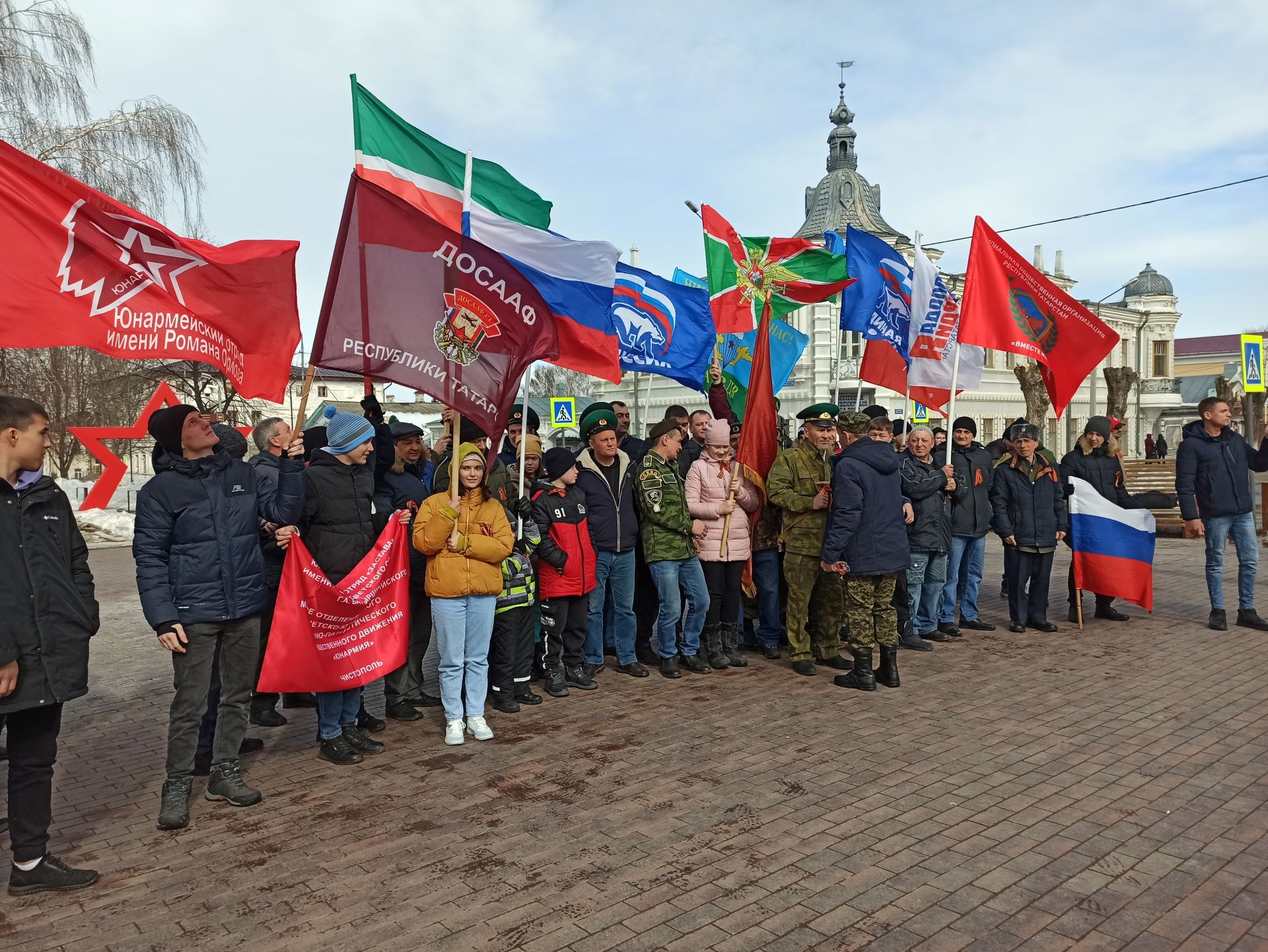 В Чистополе состоялся автопробег в поддержку российских военных (фоторепортаж)