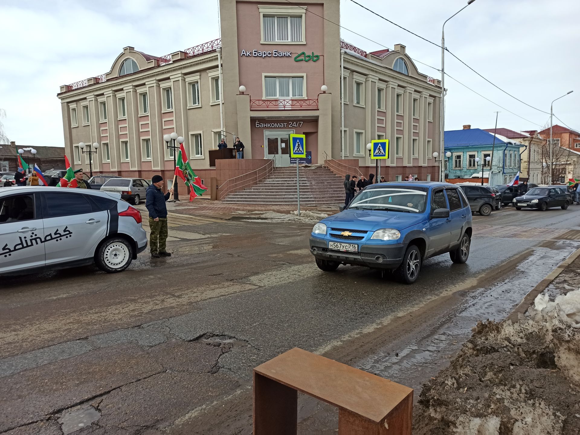 В Чистополе состоялся автопробег в поддержку российских военных (фоторепортаж)