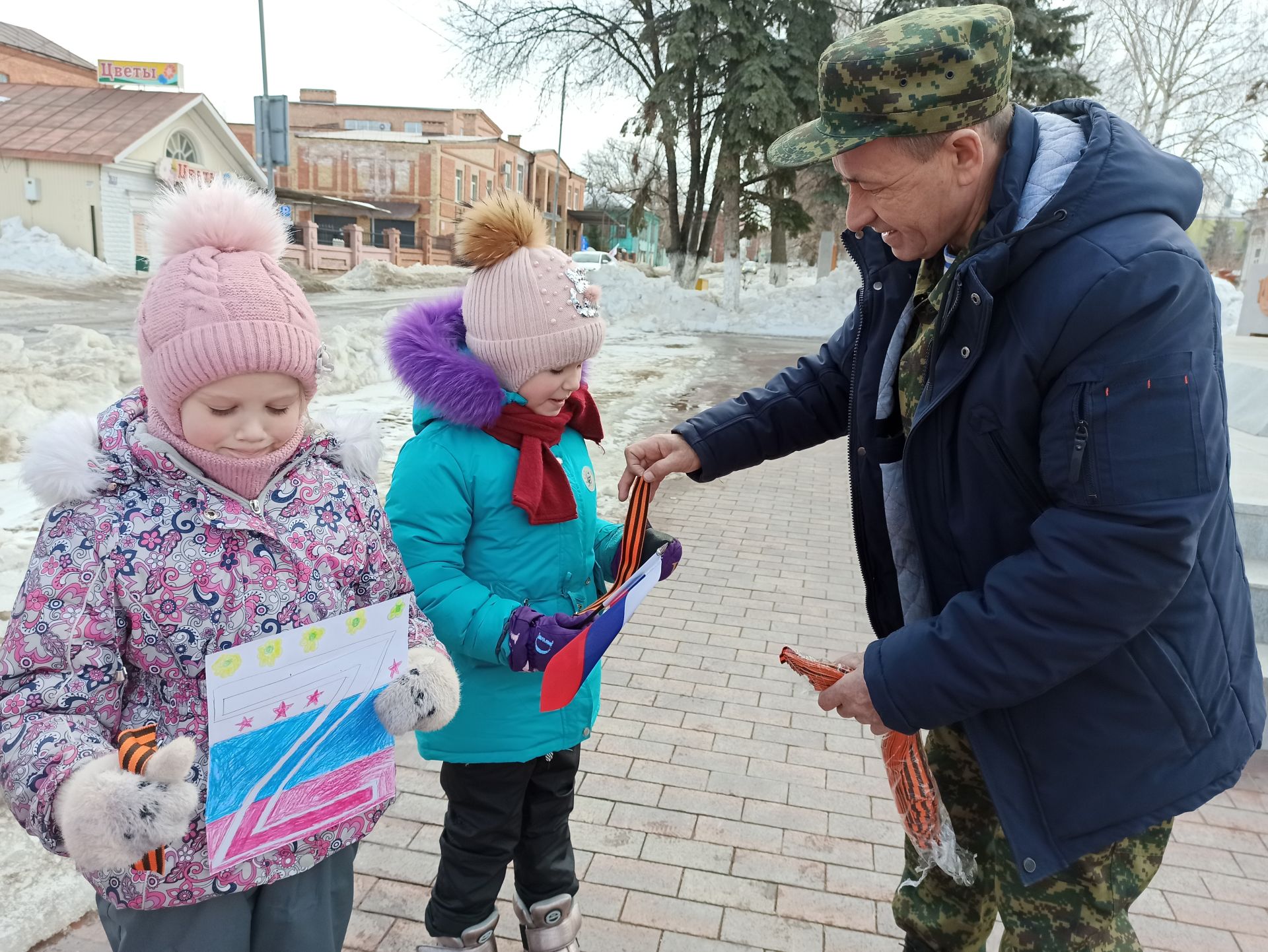 В Чистополе состоялся автопробег в поддержку российских военных (фоторепортаж)