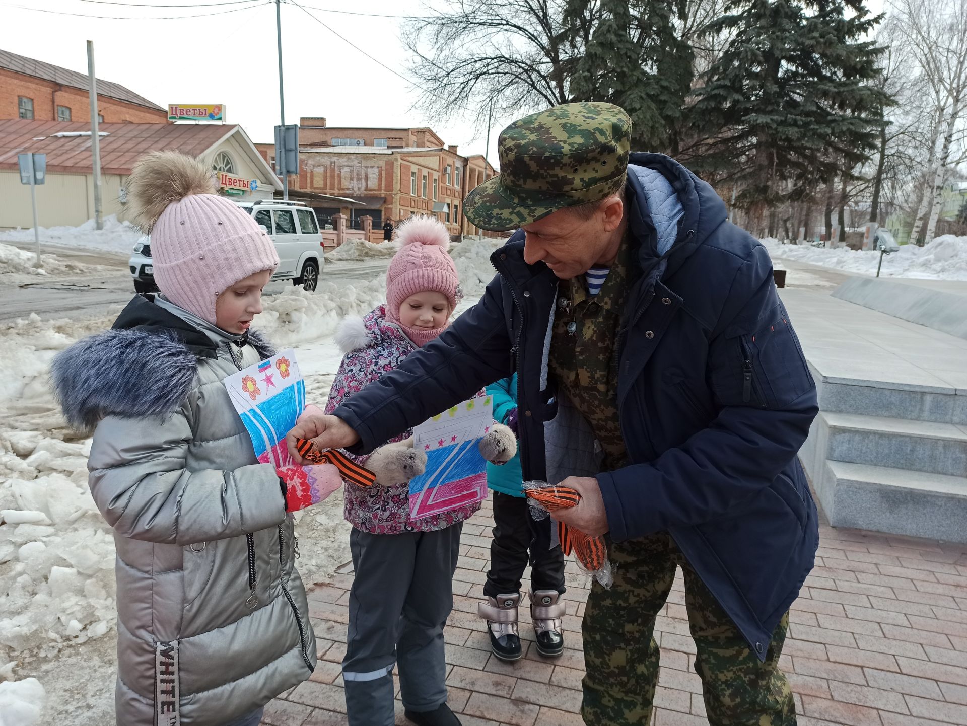 В Чистополе состоялся автопробег в поддержку российских военных (фоторепортаж)