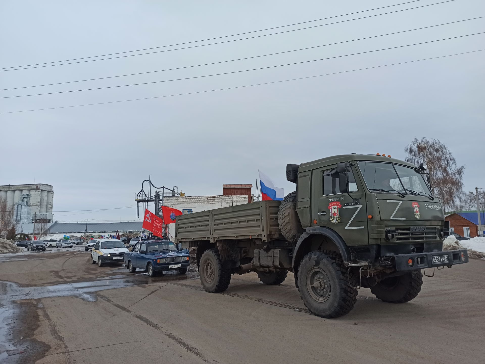 В Чистополе состоялся автопробег в поддержку российских военных (фоторепортаж)