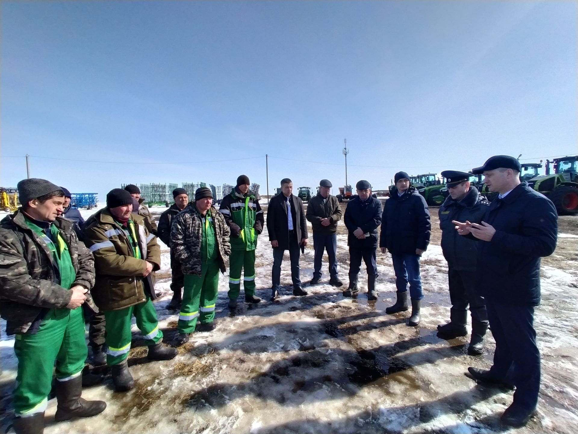 В Чистополе проверили готовность техники к посевным работам