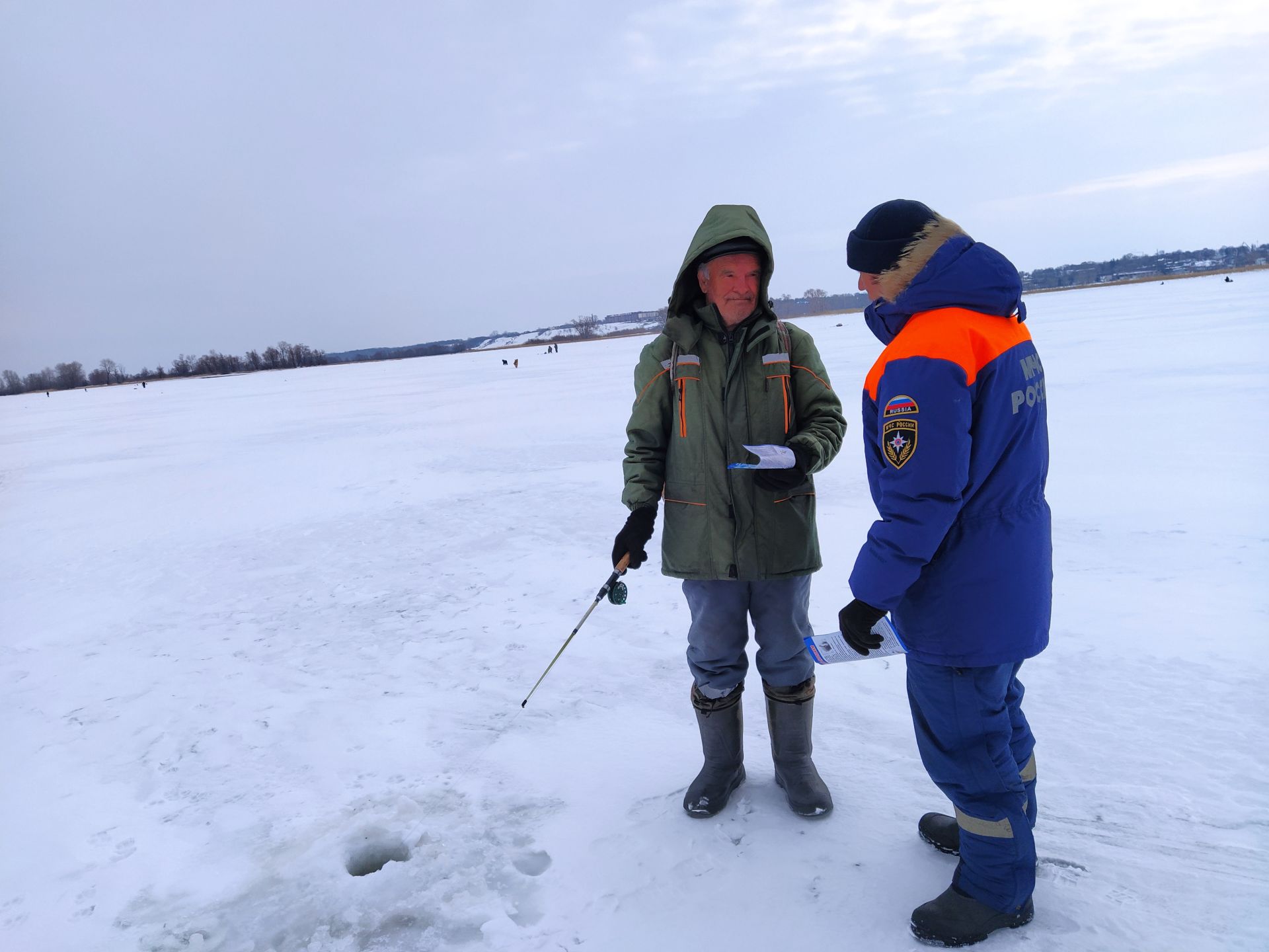 Инспекторы ГИМС провели рейд на Каме (Фоторепортаж)