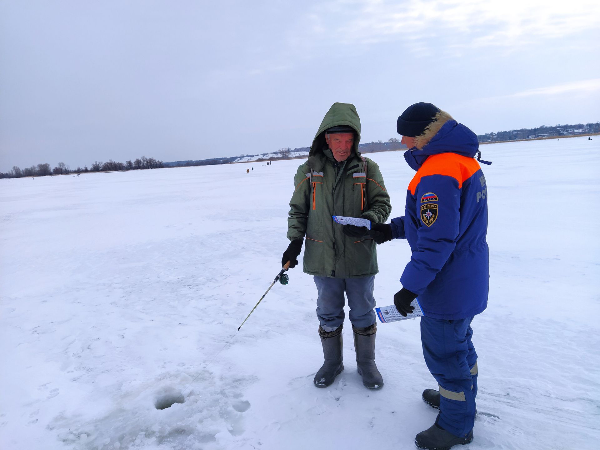 Инспекторы ГИМС провели рейд на Каме (Фоторепортаж)