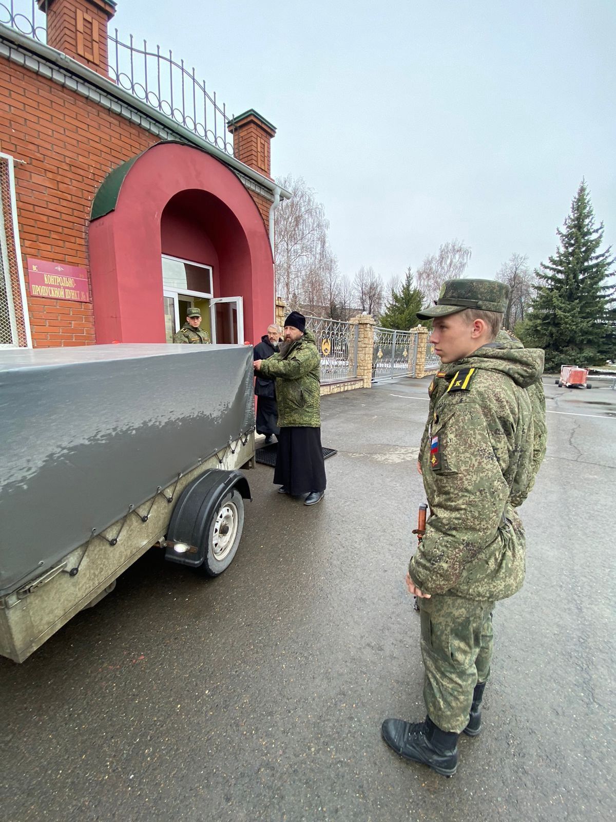 Чистопольская епархия отправила партию гуманитарной помощи курсантам Казанского танкового училища