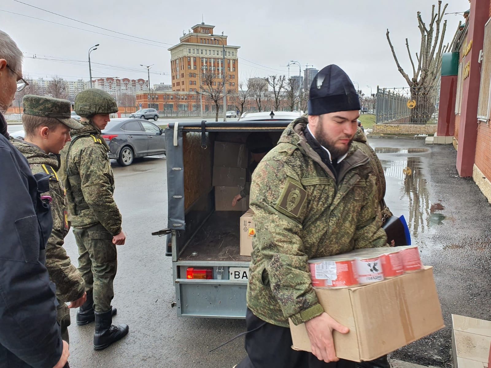 Чистопольская епархия отправила партию гуманитарной помощи курсантам Казанского танкового училища