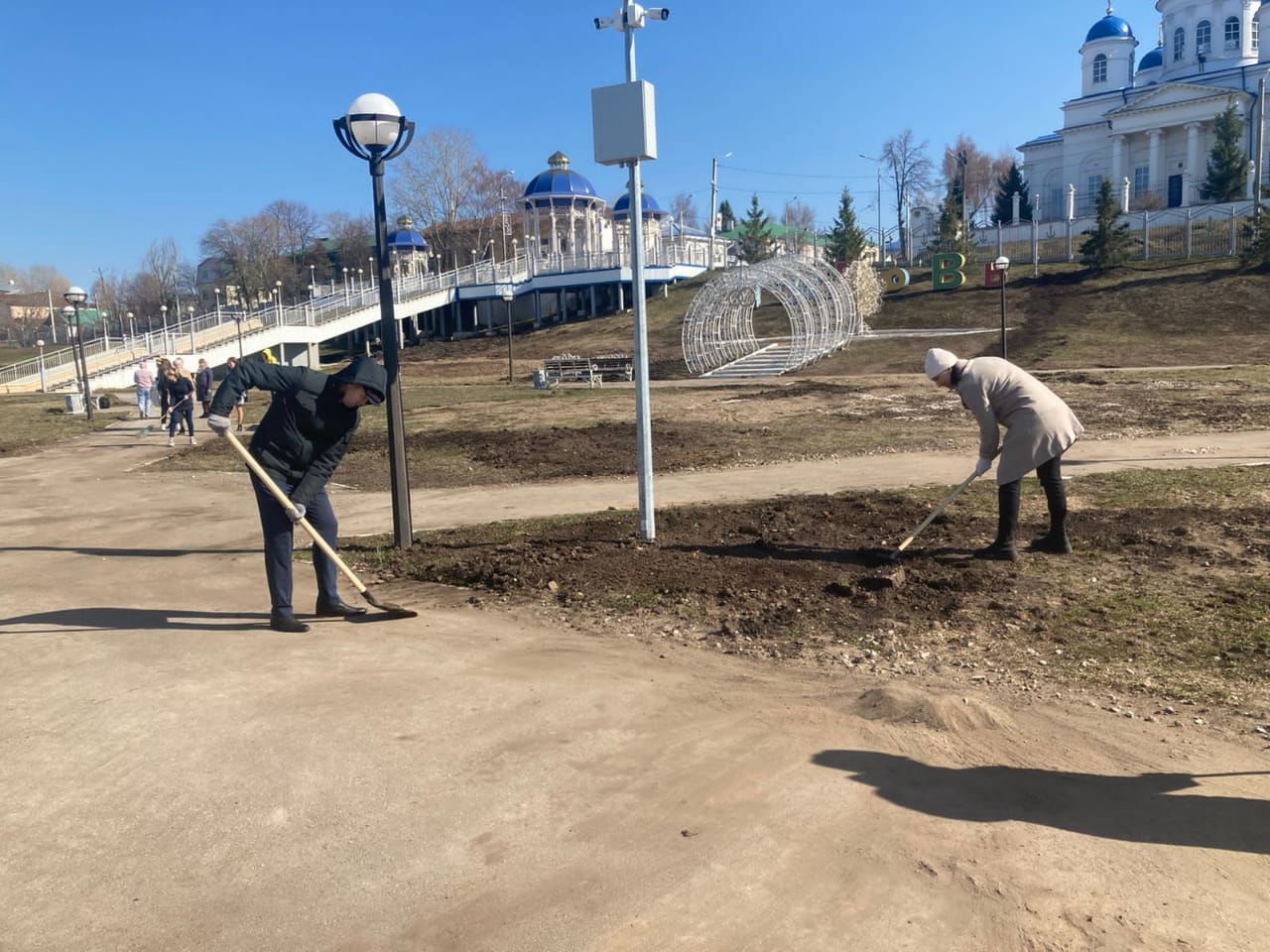 Школьники, студенты, сотрудники предприятий и организаций присоединились к Всероссийскому субботнику