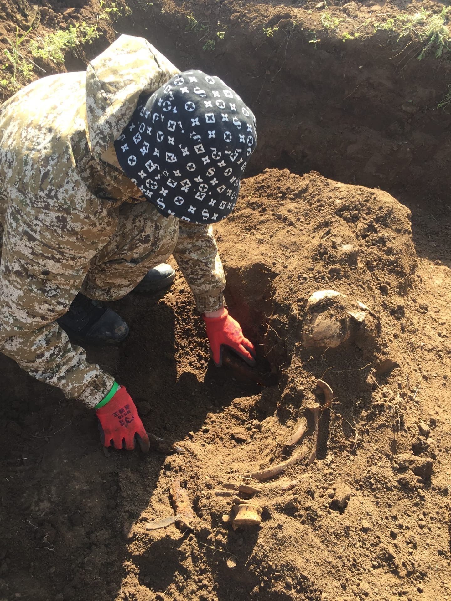 На «Вахте памяти» в Волгоградской области чистопольские поисковики обнаружили останки нескольких солдат и детали самолета