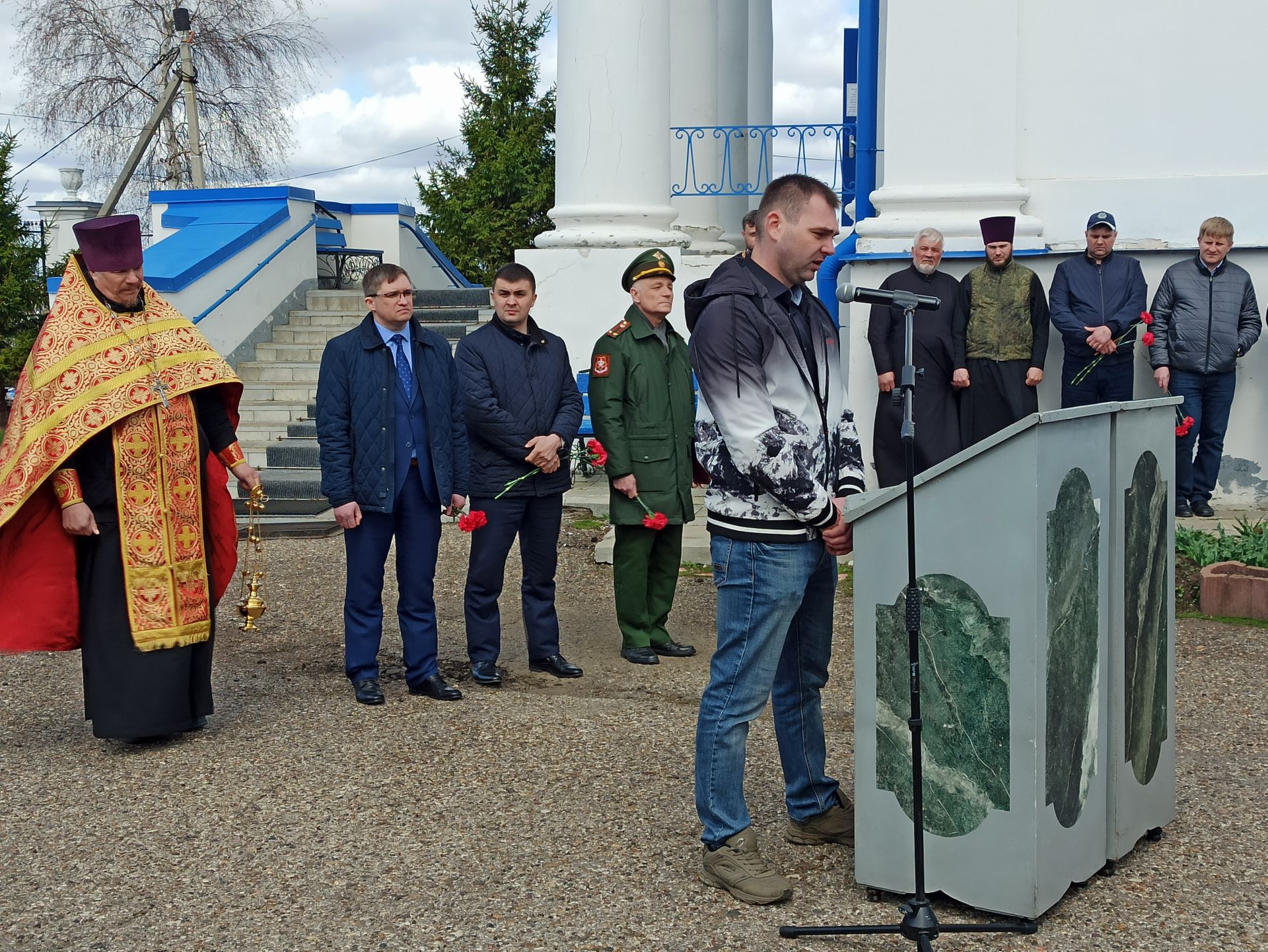 Чистопольцы проводили в последний путь погибшего на территории Украины Евгения Квашенникова