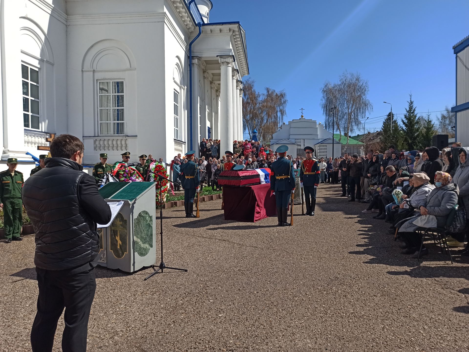 Чистопольцы проводили в последний путь погибшего на территории Украины Евгения Квашенникова