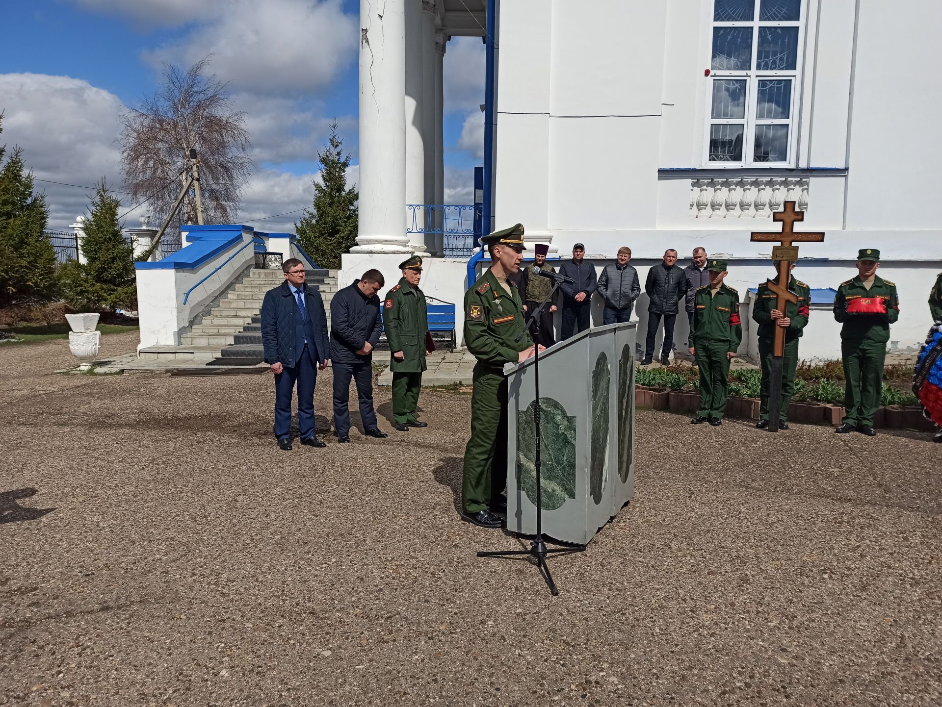 Чистопольцы проводили в последний путь погибшего на территории Украины Евгения Квашенникова