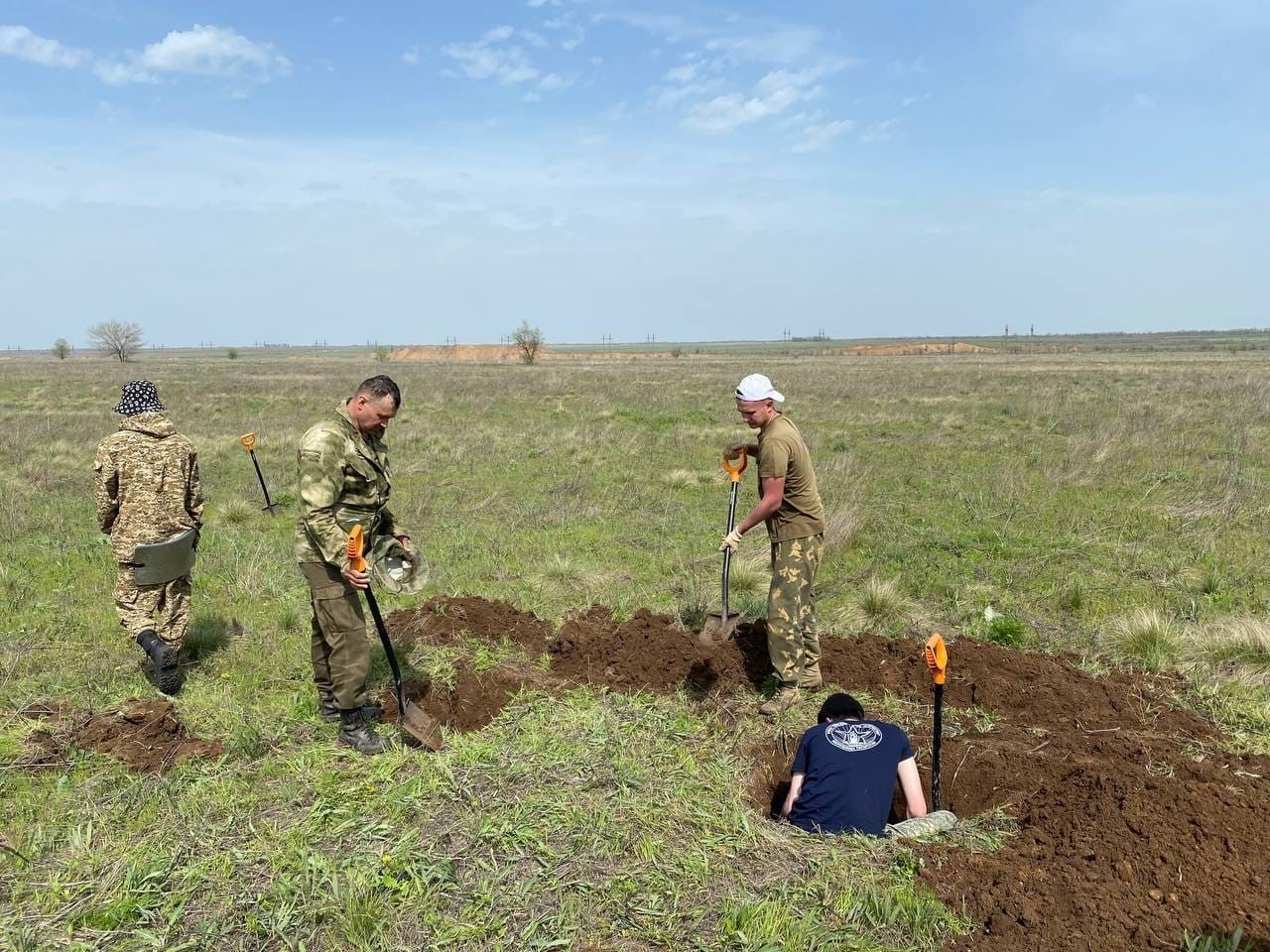 На «Вахте памяти» в Волгоградской области чистопольские поисковики обнаружили останки нескольких солдат и детали самолета