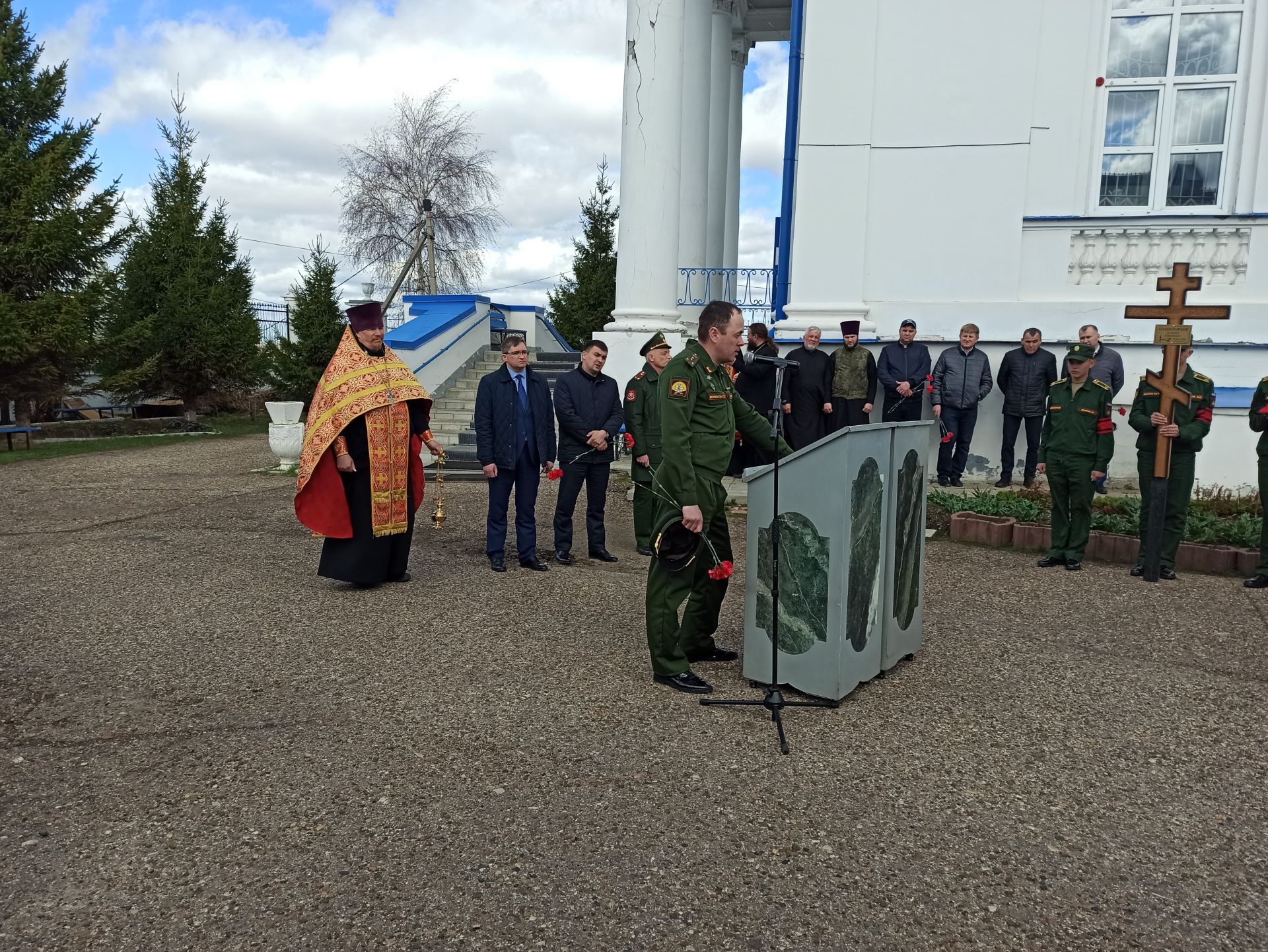 Чистопольцы проводили в последний путь погибшего на территории Украины Евгения Квашенникова