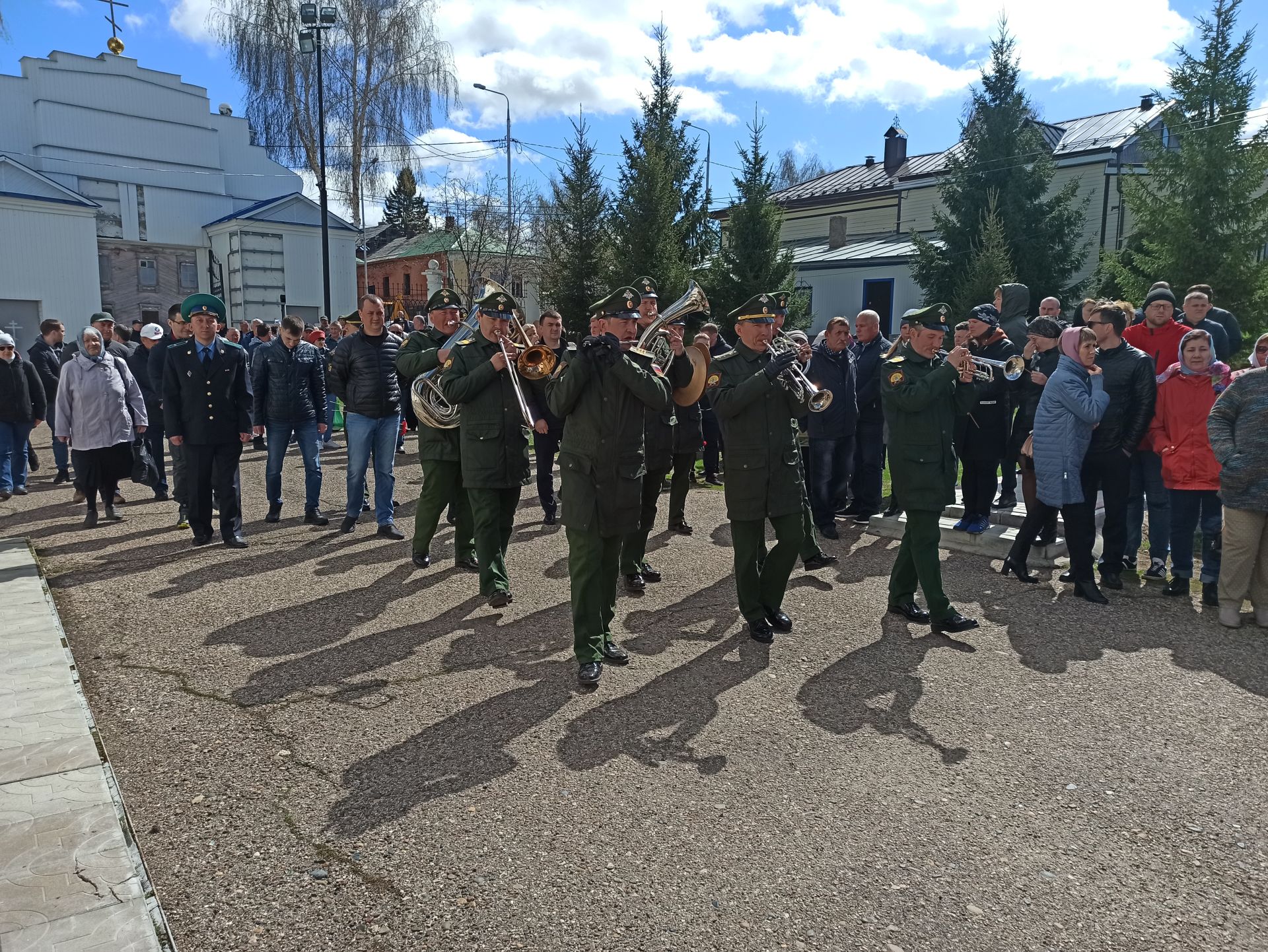 Чистопольцы проводили в последний путь погибшего на территории Украины Евгения Квашенникова