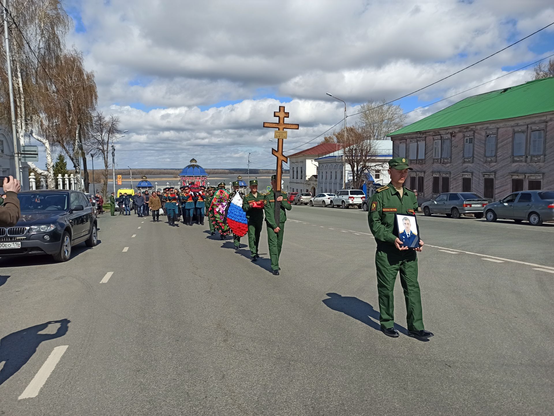 Чистопольцы проводили в последний путь погибшего на территории Украины Евгения Квашенникова