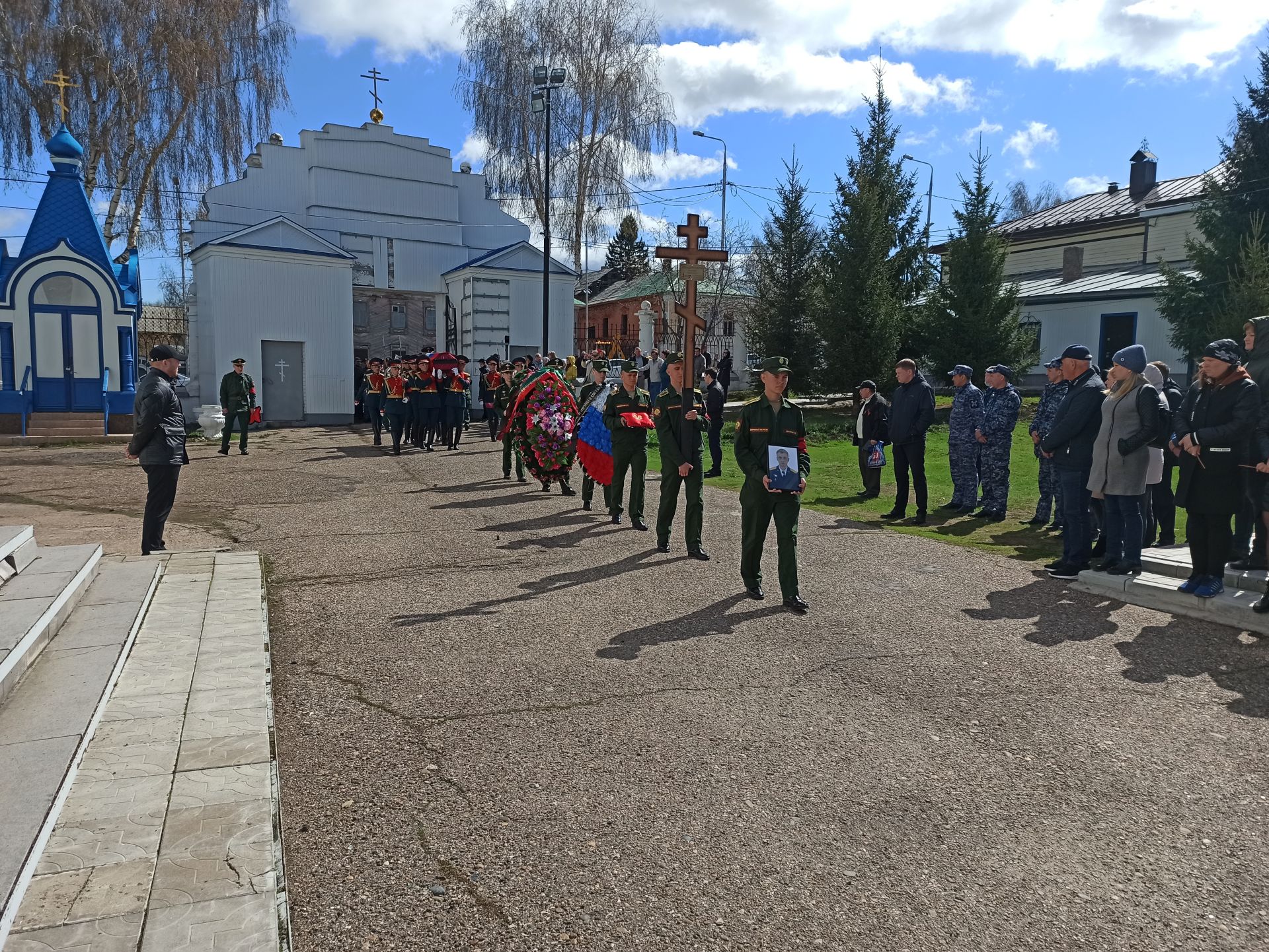 Чистопольцы проводили в последний путь погибшего на территории Украины Евгения Квашенникова