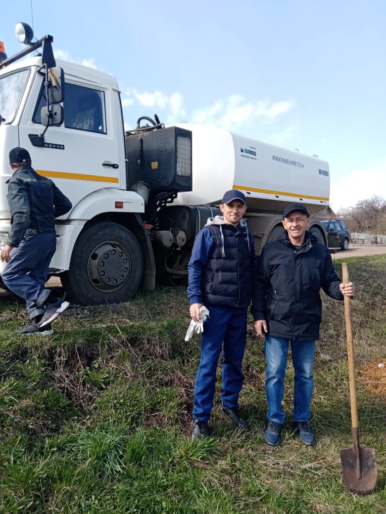 «Сад памяти»: чистопольцы высадили более 500 молодых деревьев (фоторепортаж)