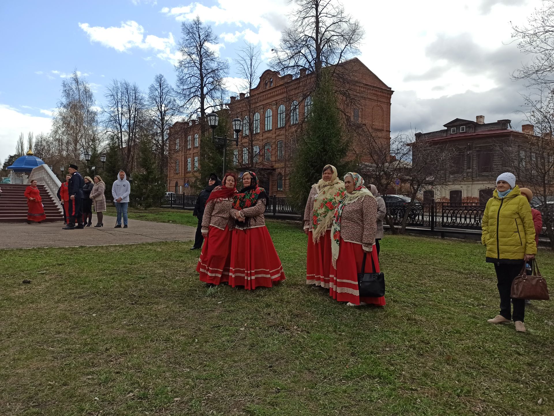 В Чистополе состоялся пасхальный фестиваль «Красная горка» (фоторепортаж)