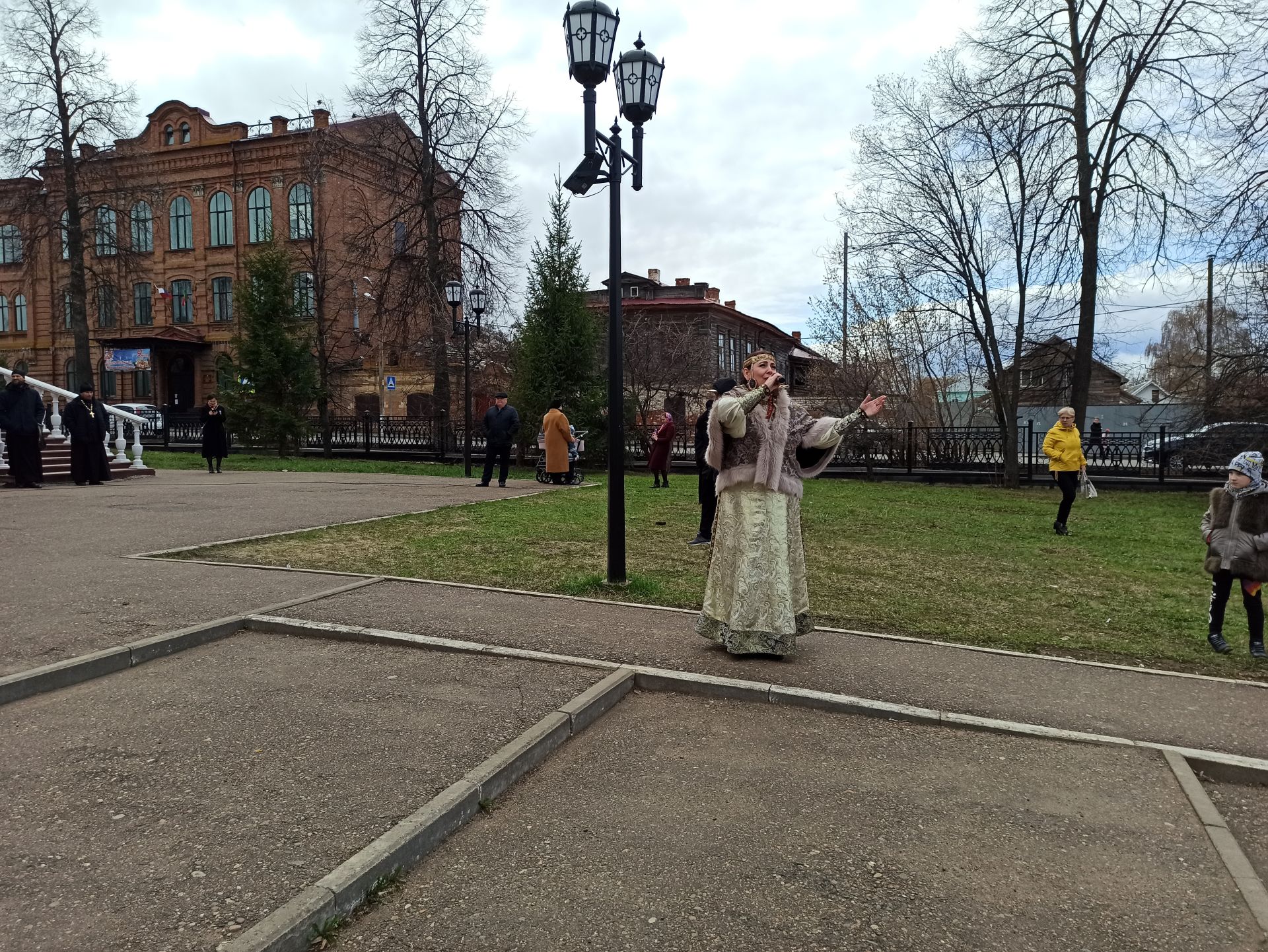 В Чистополе состоялся пасхальный фестиваль «Красная горка» (фоторепортаж)