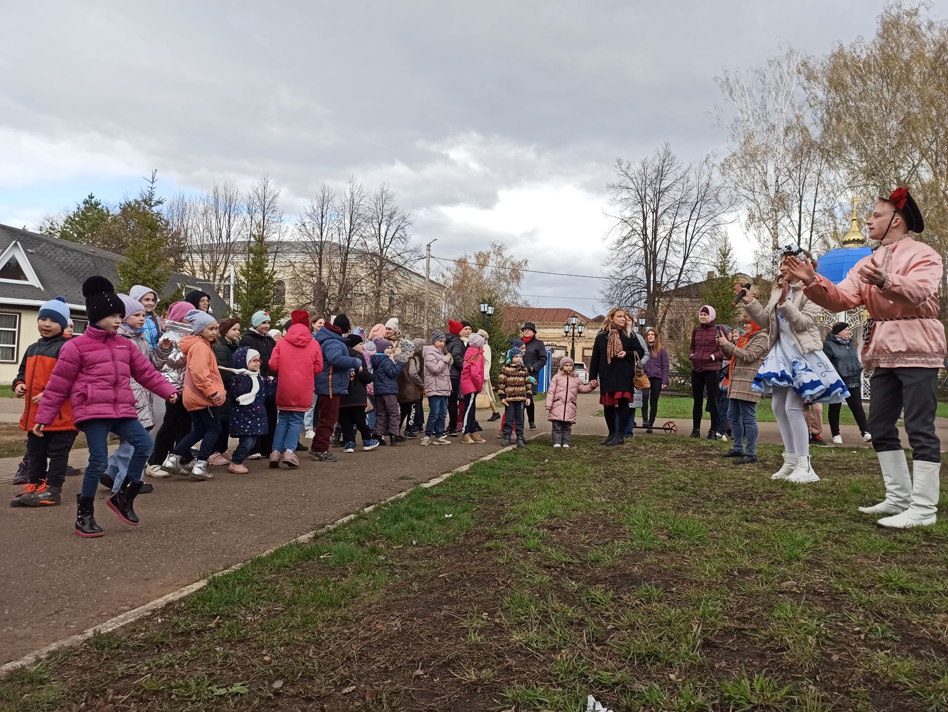 В Чистополе состоялся пасхальный фестиваль «Красная горка» (фоторепортаж)