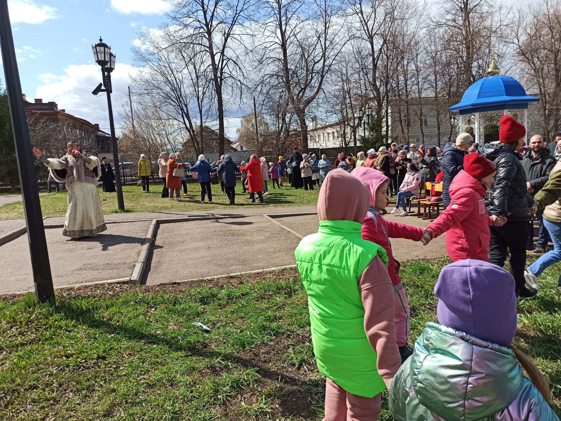 В Чистополе состоялся пасхальный фестиваль «Красная горка» (фоторепортаж)