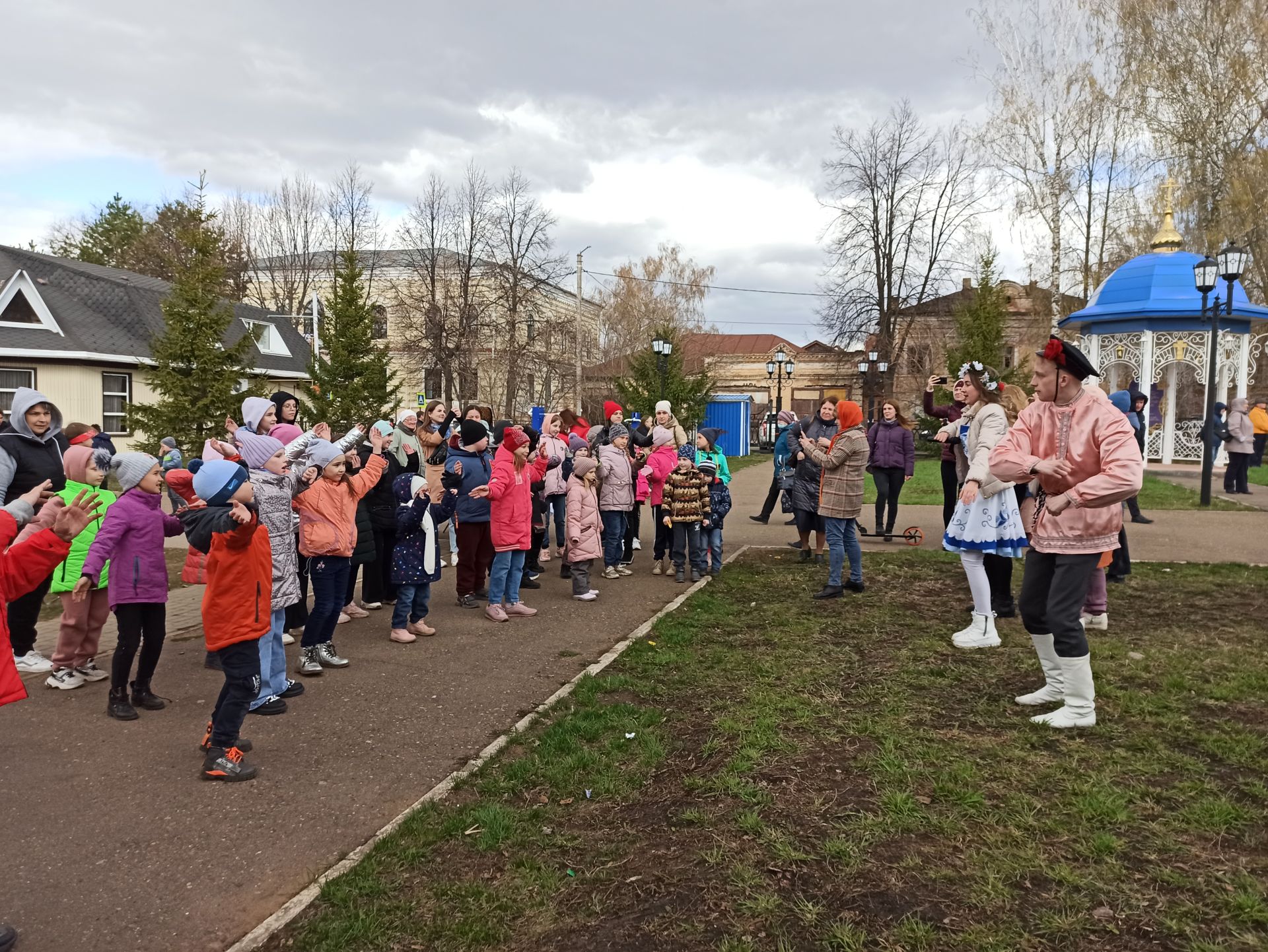 В Чистополе состоялся пасхальный фестиваль «Красная горка» (фоторепортаж)