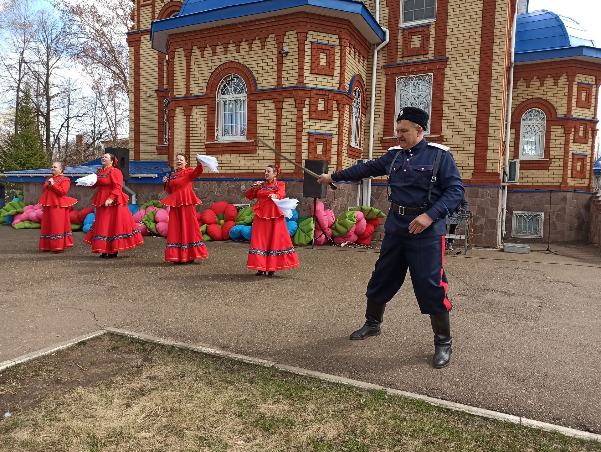 В Чистополе состоялся пасхальный фестиваль «Красная горка» (фоторепортаж)