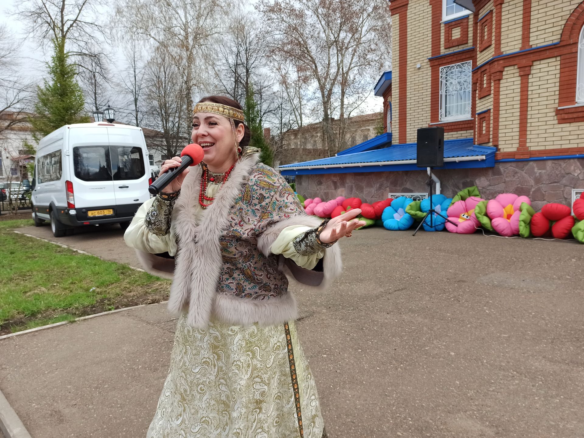 В Чистополе состоялся пасхальный фестиваль «Красная горка» (фоторепортаж)