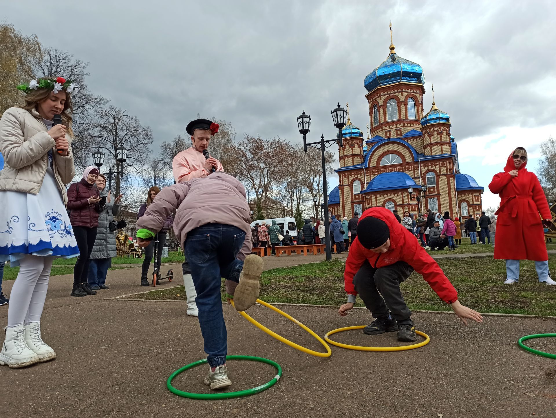 В Чистополе состоялся пасхальный фестиваль «Красная горка» (фоторепортаж)