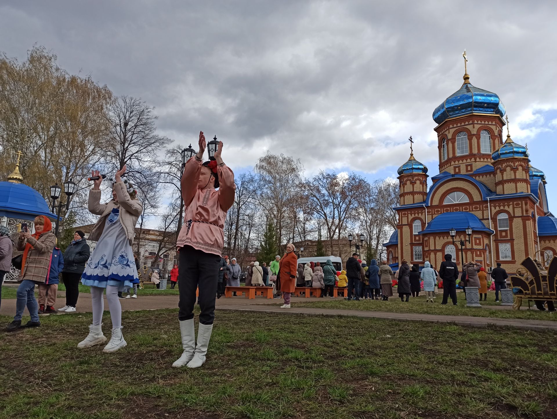 В Чистополе состоялся пасхальный фестиваль «Красная горка» (фоторепортаж)