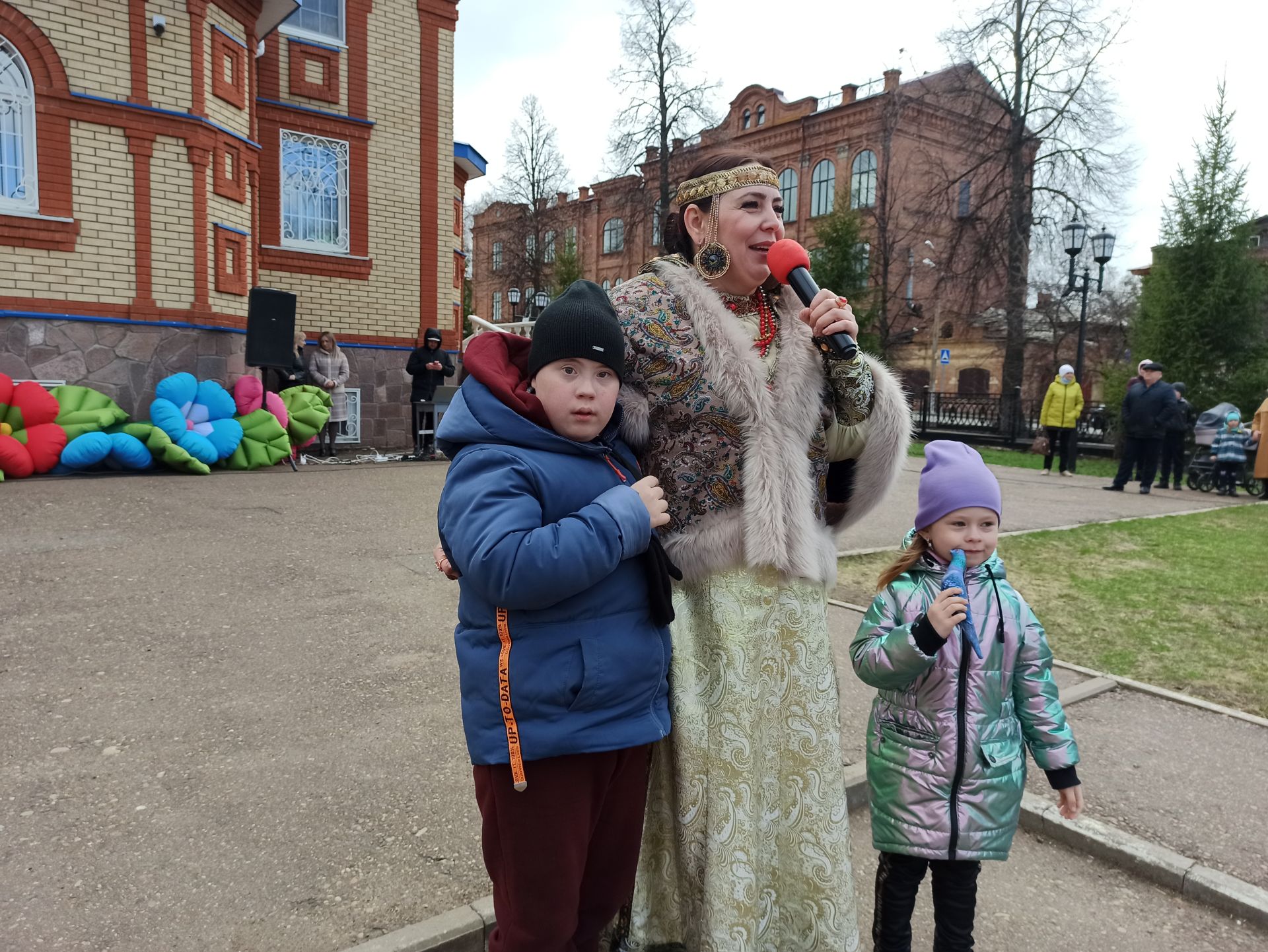 В Чистополе состоялся пасхальный фестиваль «Красная горка» (фоторепортаж)