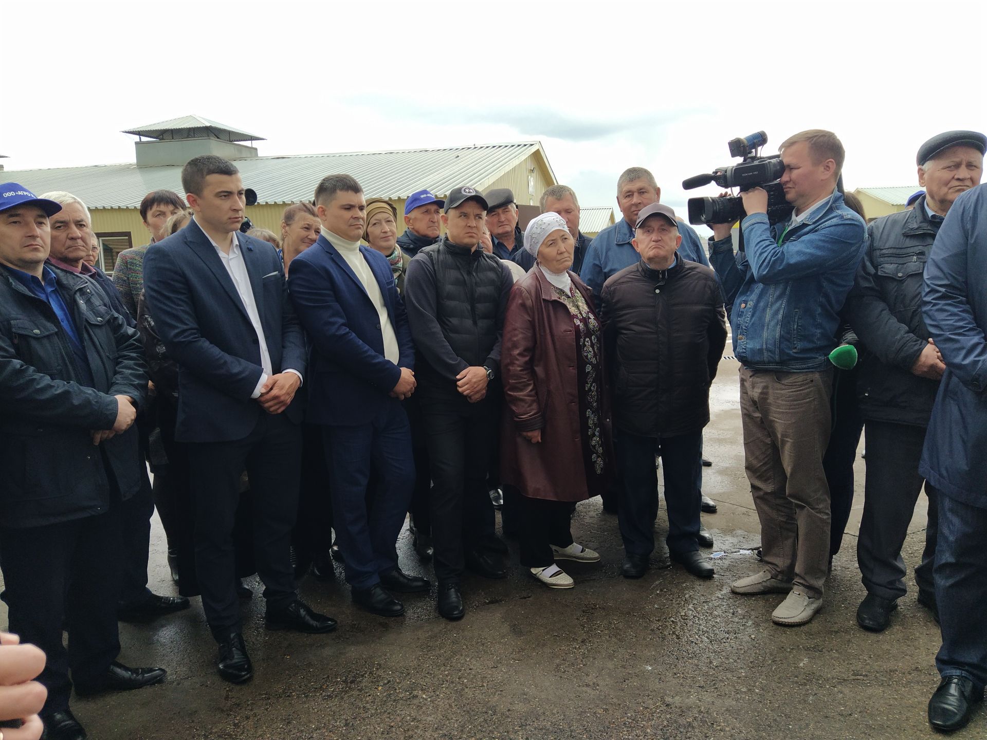 Рустам Минниханов оценил ход весенних полевых работ, деятельность животноводческого комплекса в Чистопольском районе